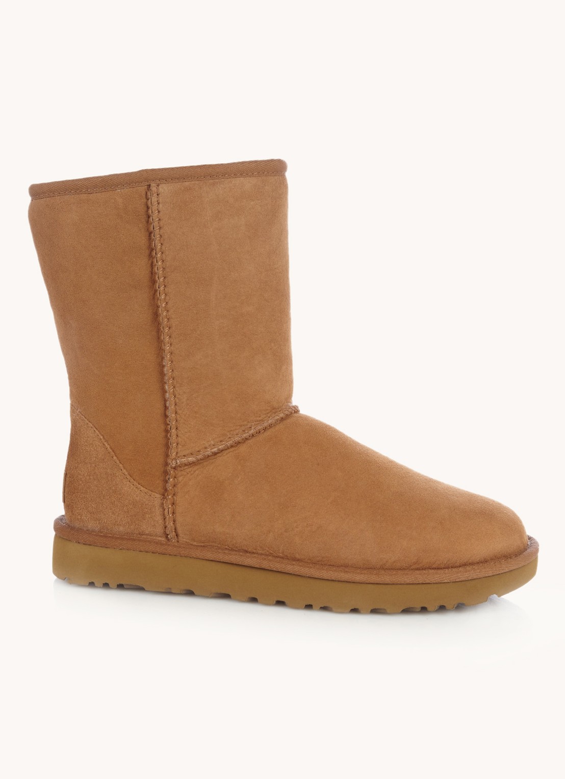 UGG Classic II Short enkellaarsje van suède - voorkant cognac