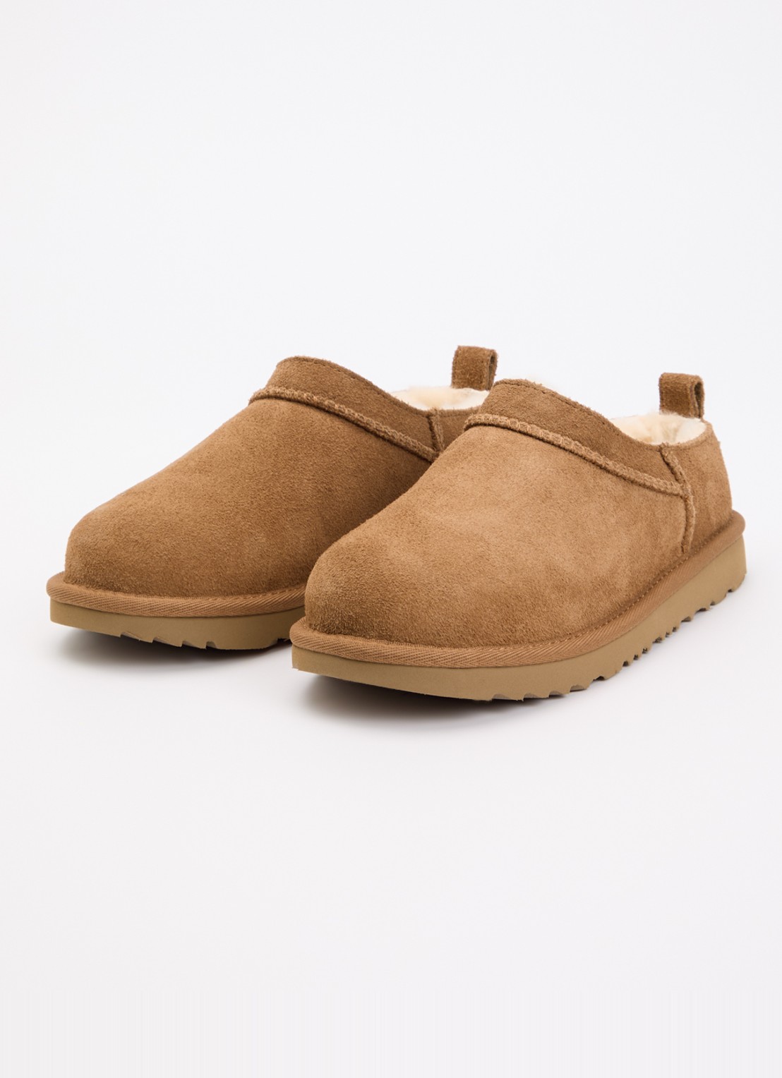 UGG Classic Micro instapper van suède - voorkant 4 hazelnootbruin