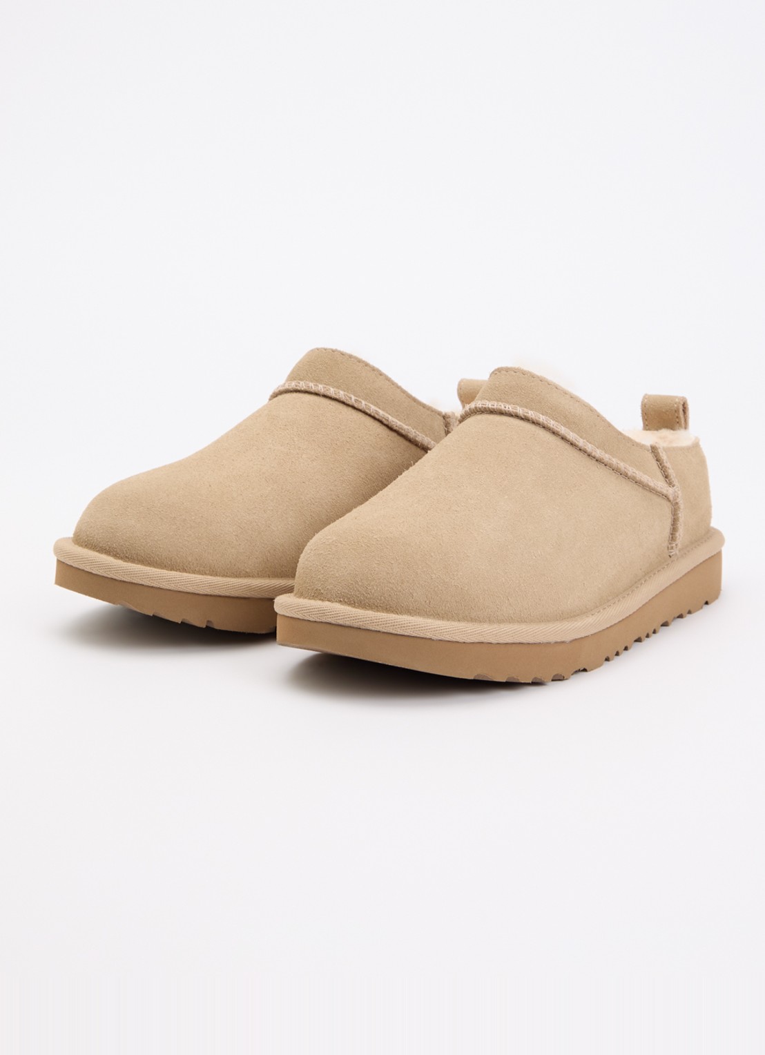 UGG Classic Micro instapper van suède - voorkant 2 beige