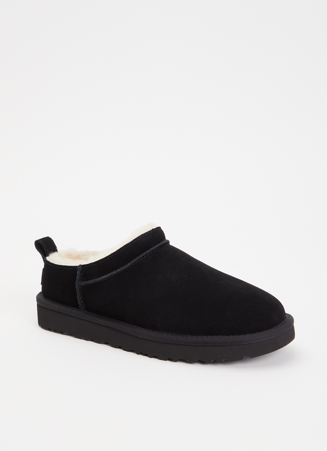 UGG Classic Micro instapper van suède - voorkant zwart