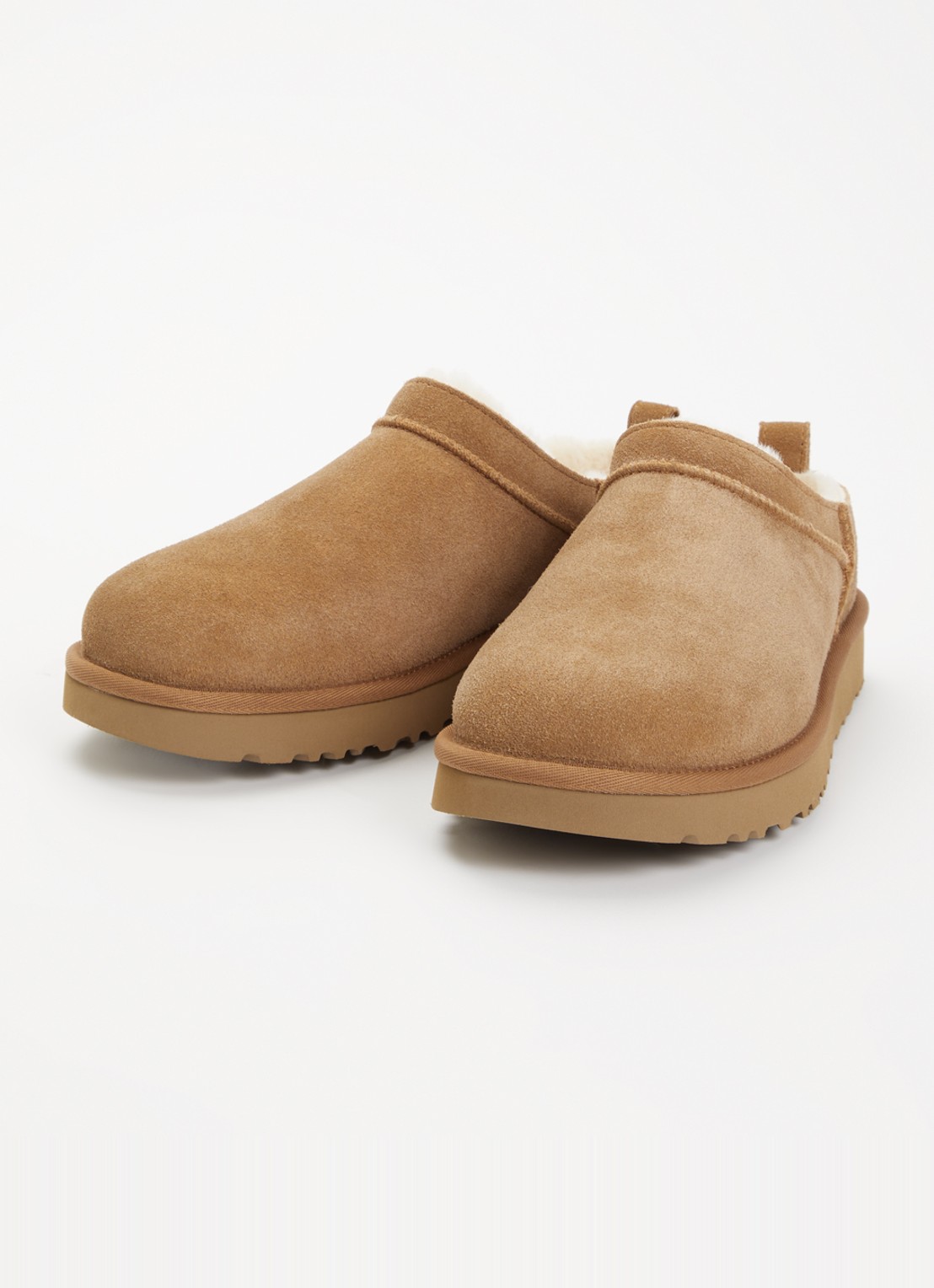 UGG Classic Micro instapper van suède - detail roestbruin