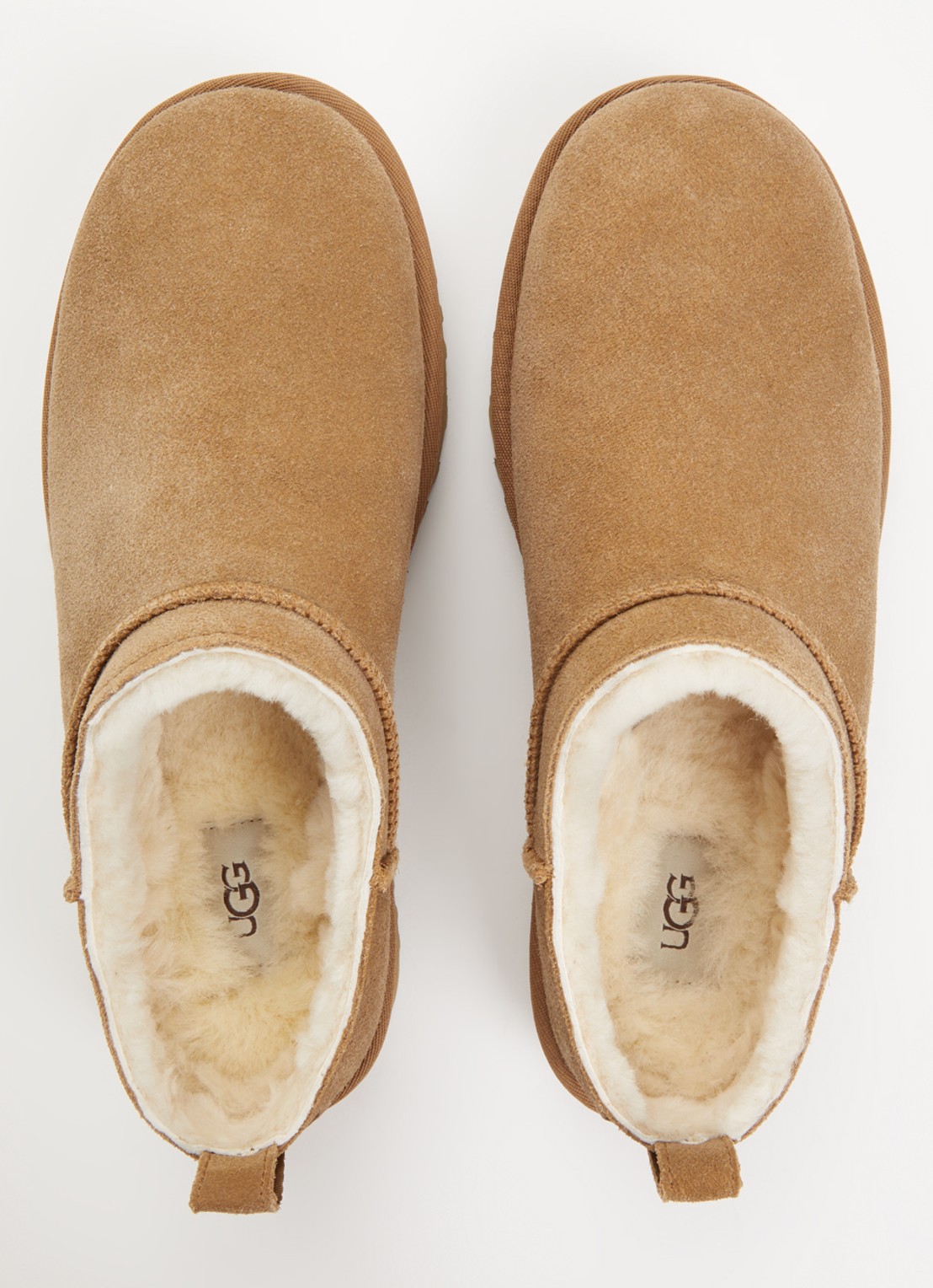 UGG Classic Micro instapper van suède - detail 2 roestbruin