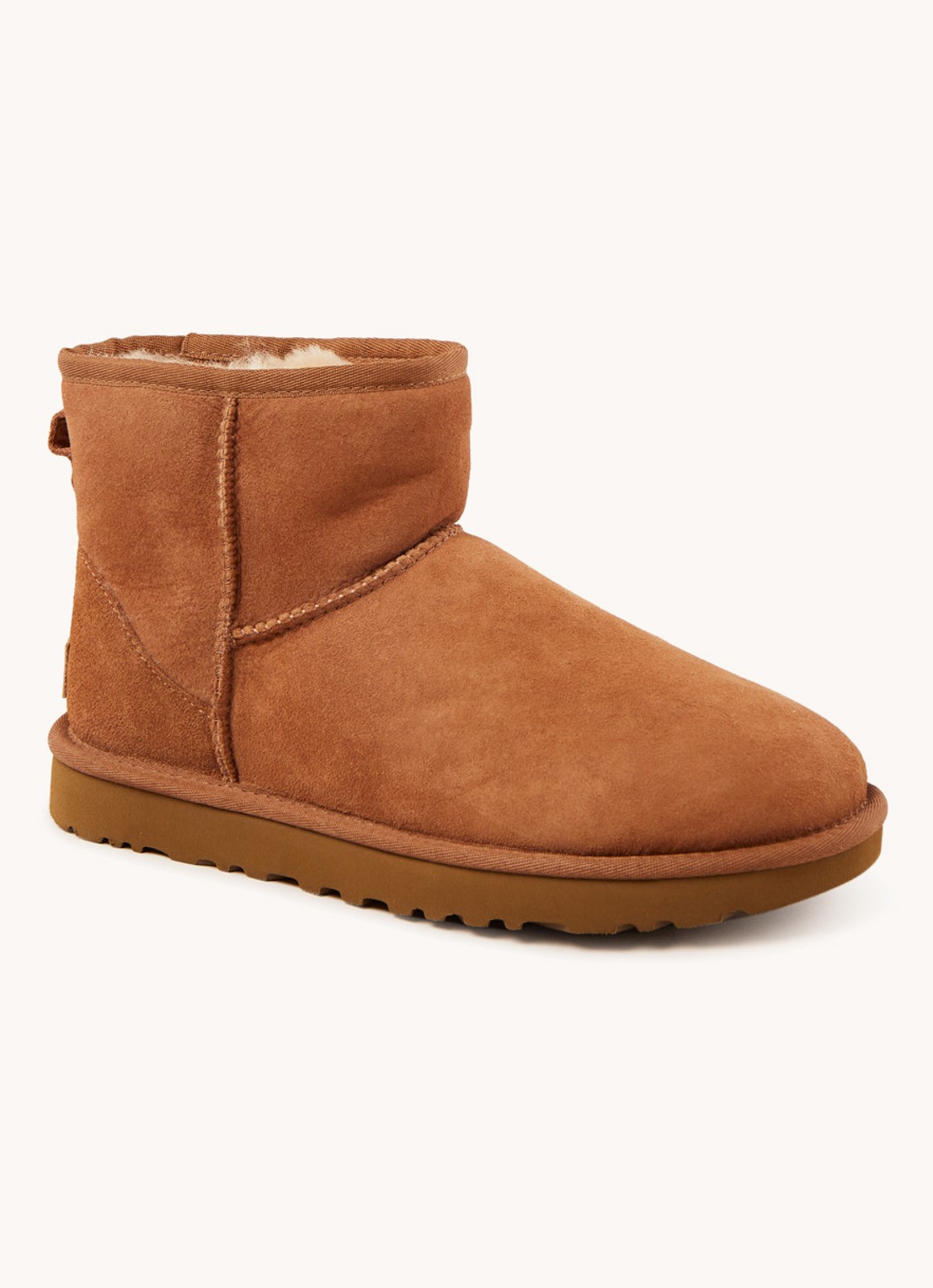 UGG Classic Mini enkellaarsje van suède - voorkant 4 cognac