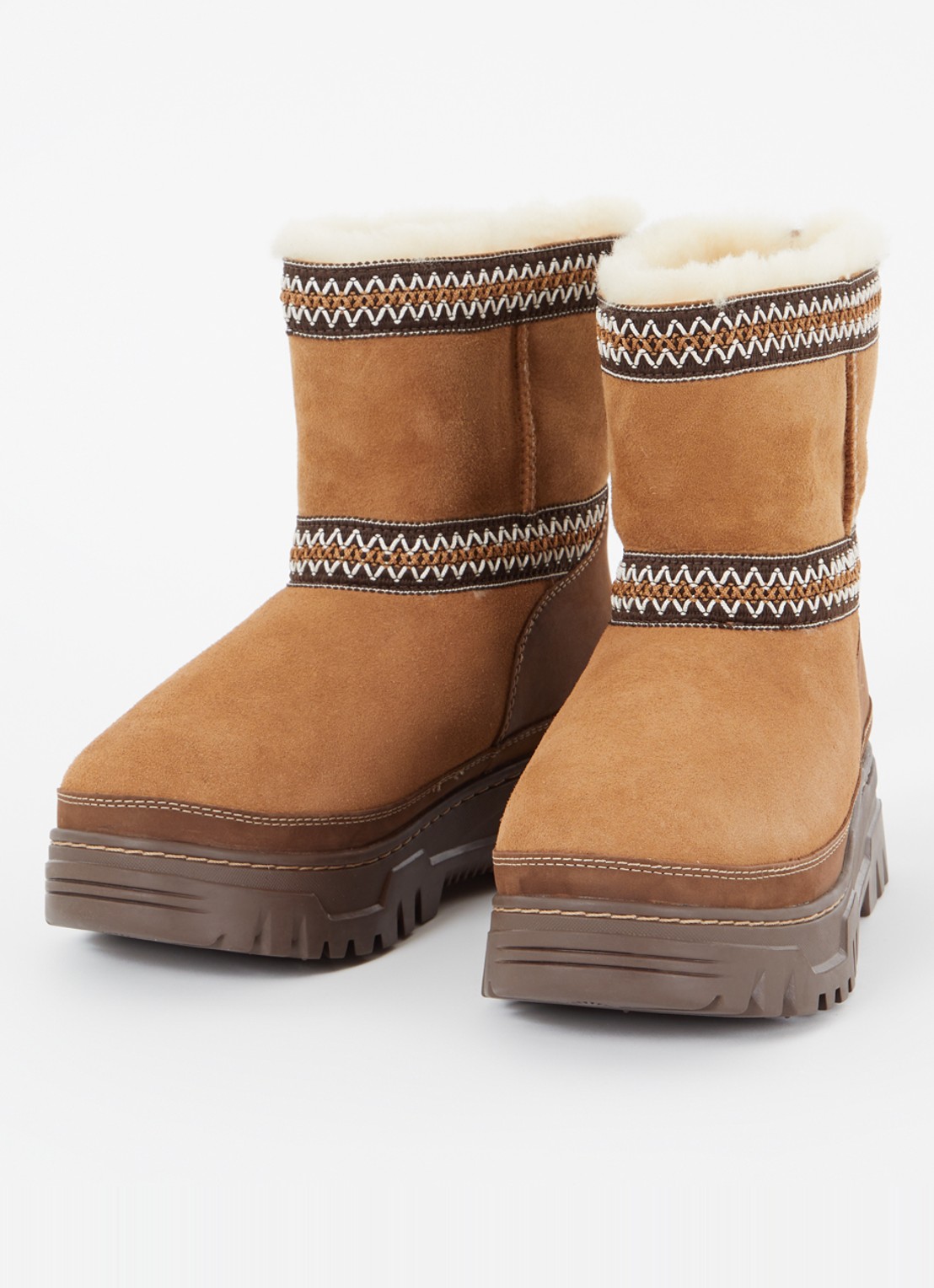 UGG Classic Mini TrailGazer enkellaarsje van suède met voering van schapenwol - detail 2 roestbruin