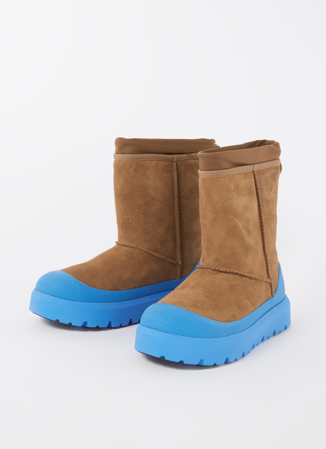 UGG Classic Short Weather Hybrid laars van suède - detail kastanjebruin