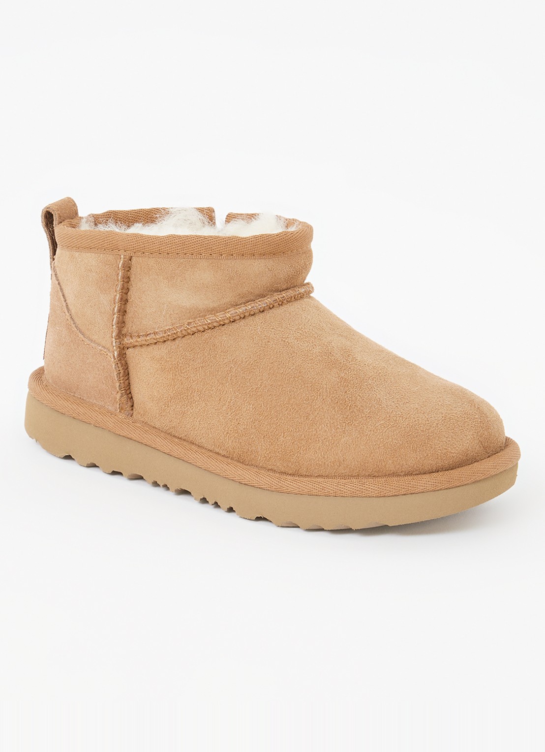 UGG Classic Ultra Mini enkellaarsje van suède - voorkant 2 camel