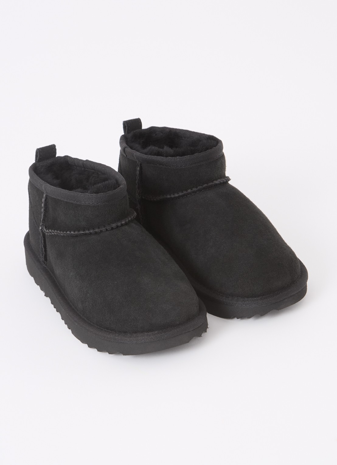 UGG Classic Ultra Mini enkellaarsje van suède - voorkant 2 zwart