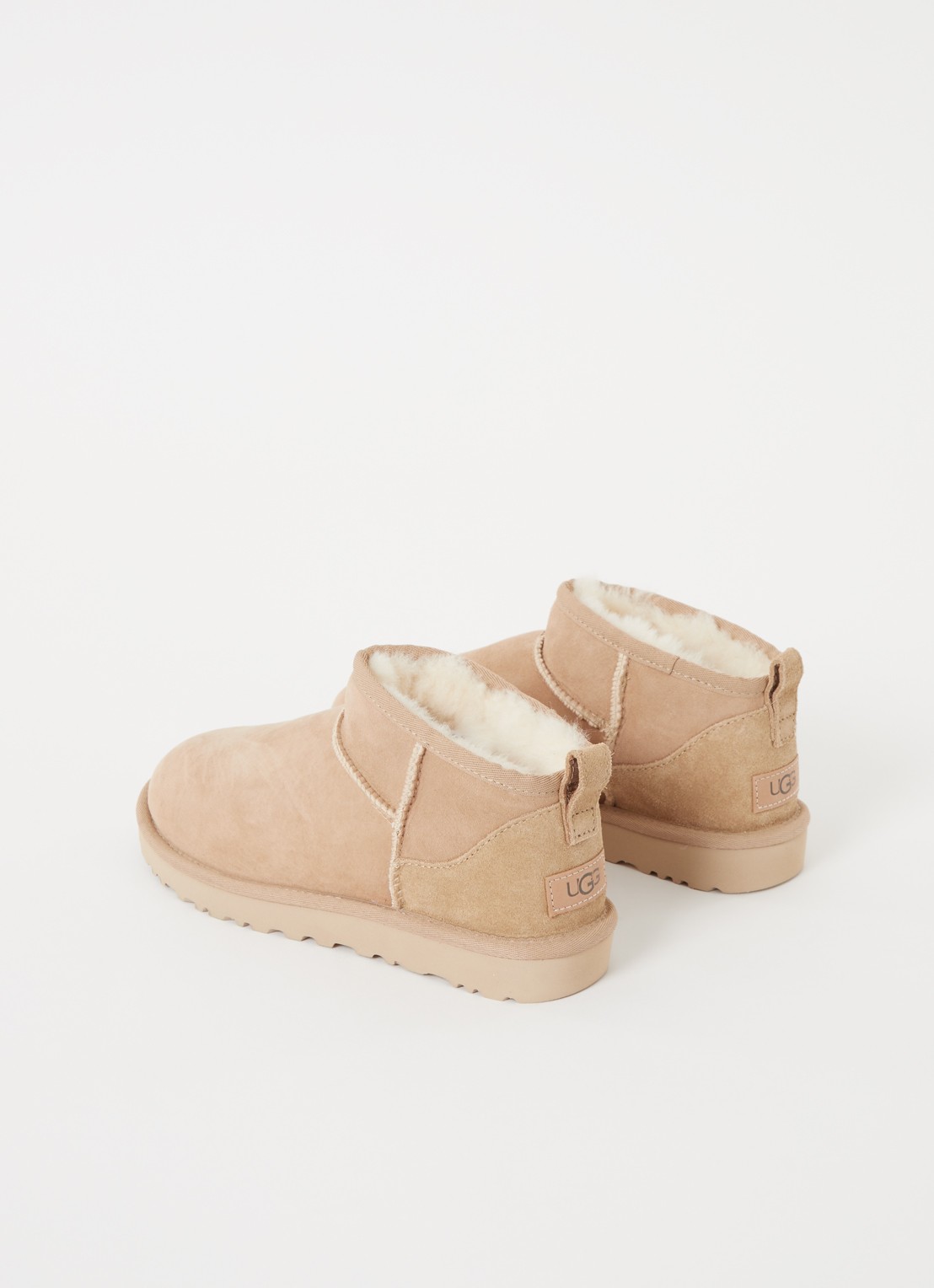 UGG Classic Ultra Mini enkellaarsje van suède - detail 3 zand