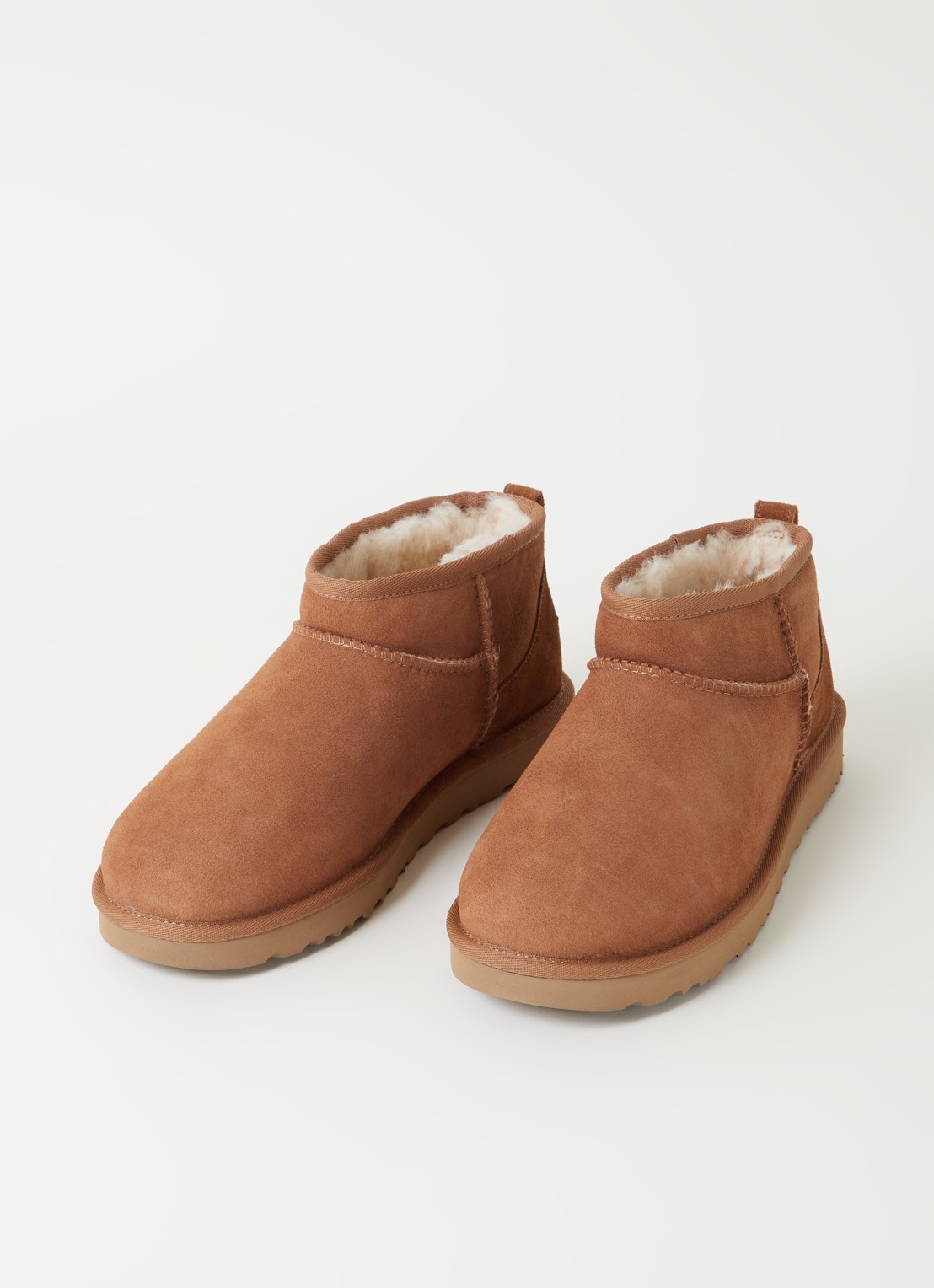 UGG Classic Ultra Mini enkellaarsje van suède - detail 2 camel