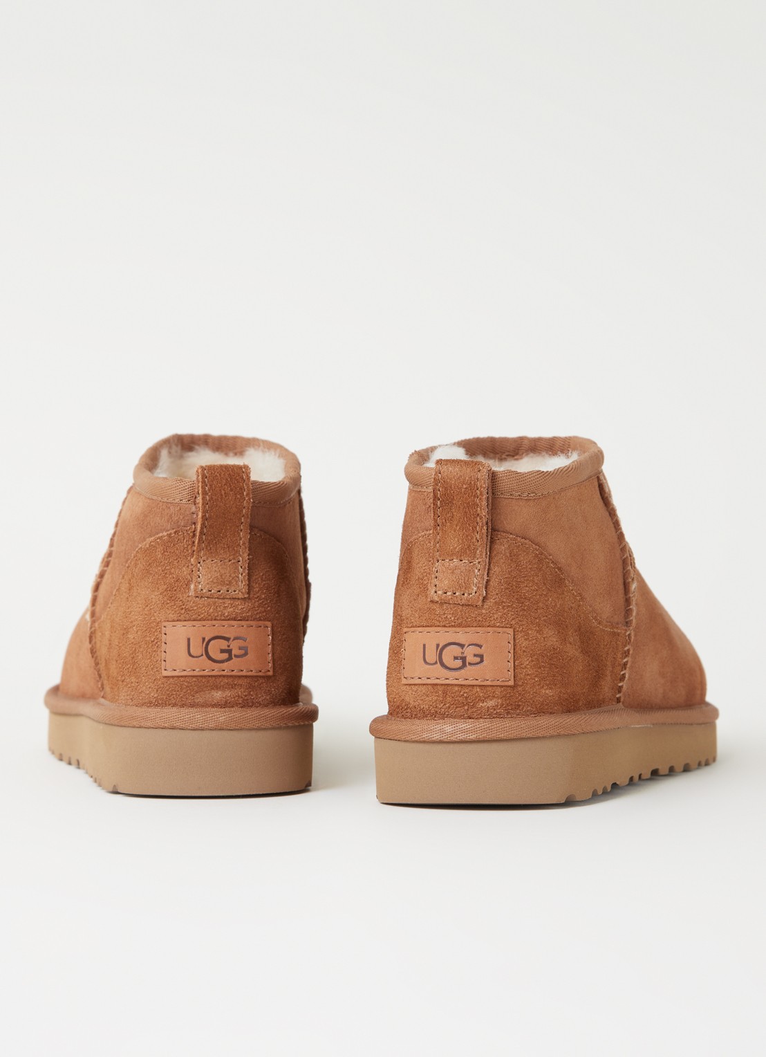 UGG Classic Ultra Mini enkellaarsje van suède - detail 3 camel