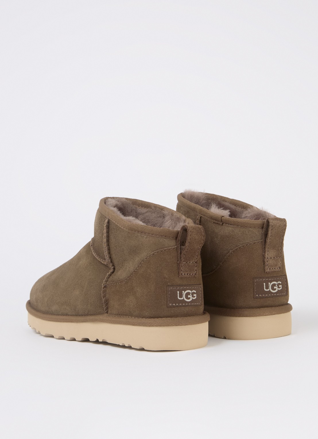 UGG Classic Ultra Mini enkellaarsje van suède - achterkant taupe