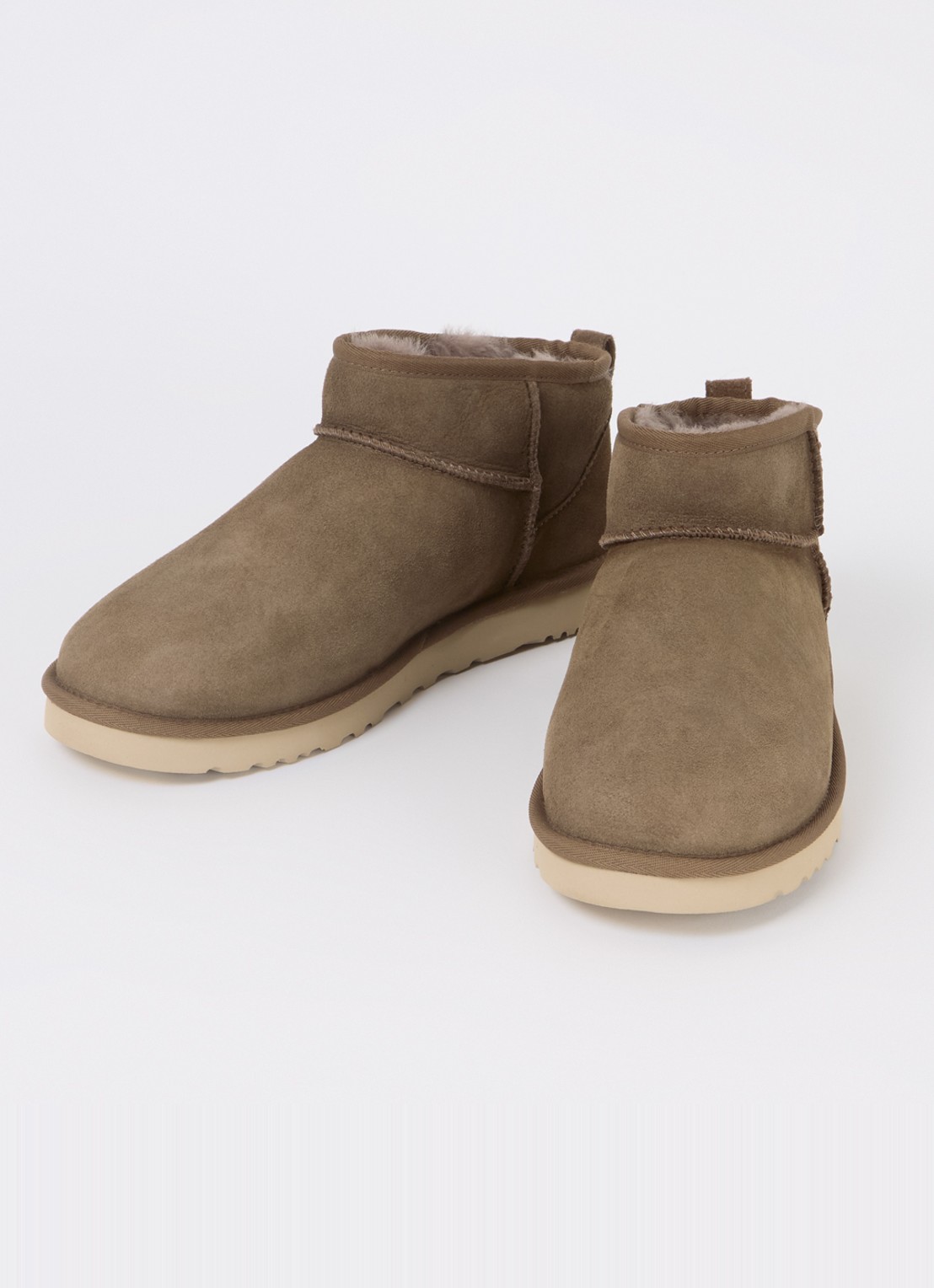 UGG Classic Ultra Mini enkellaarsje van suède - detail 3 taupe