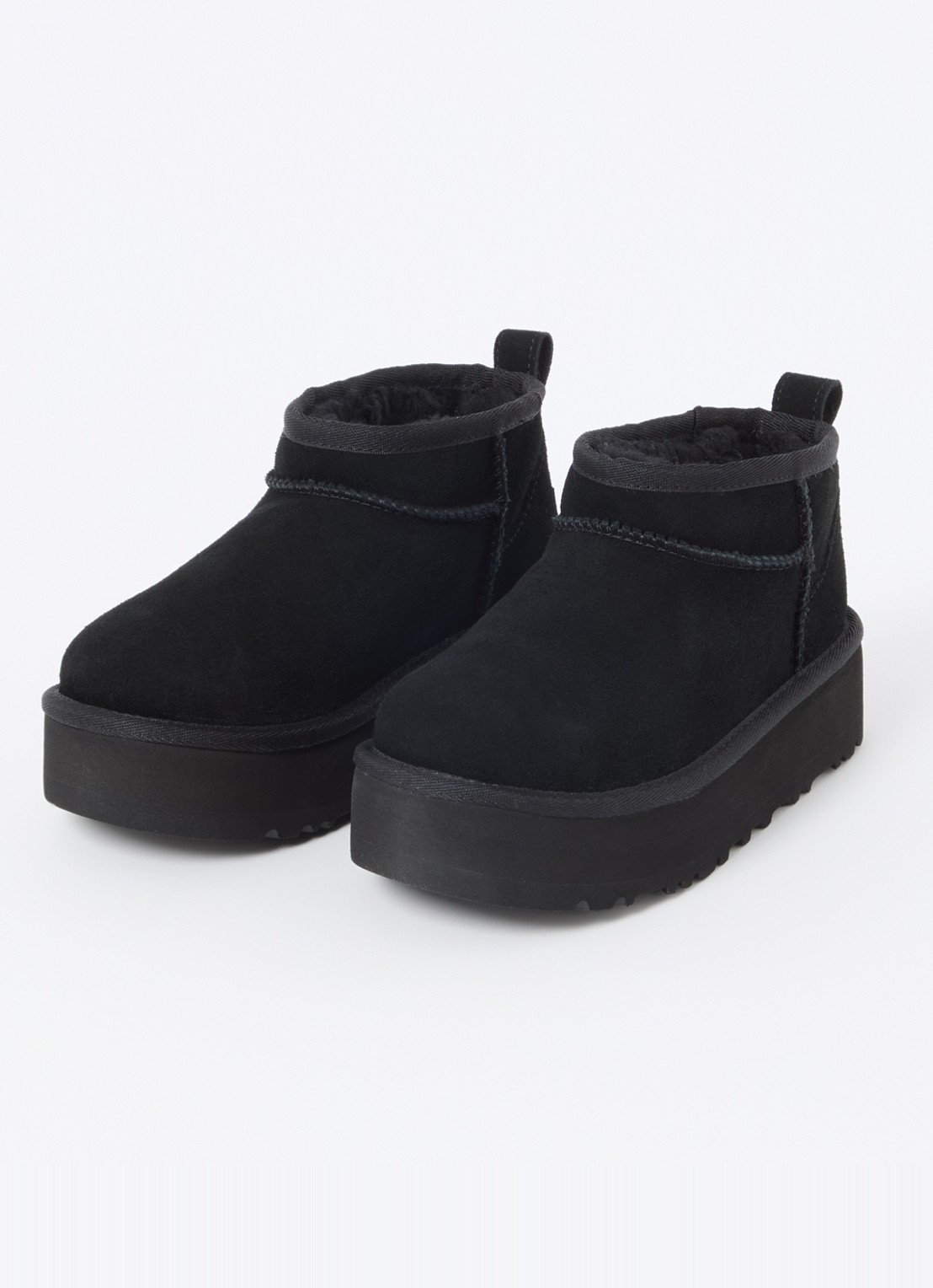 UGG Classic Ultra Mini Platform enkellaarsje van suède  - voorkant 3 zwart