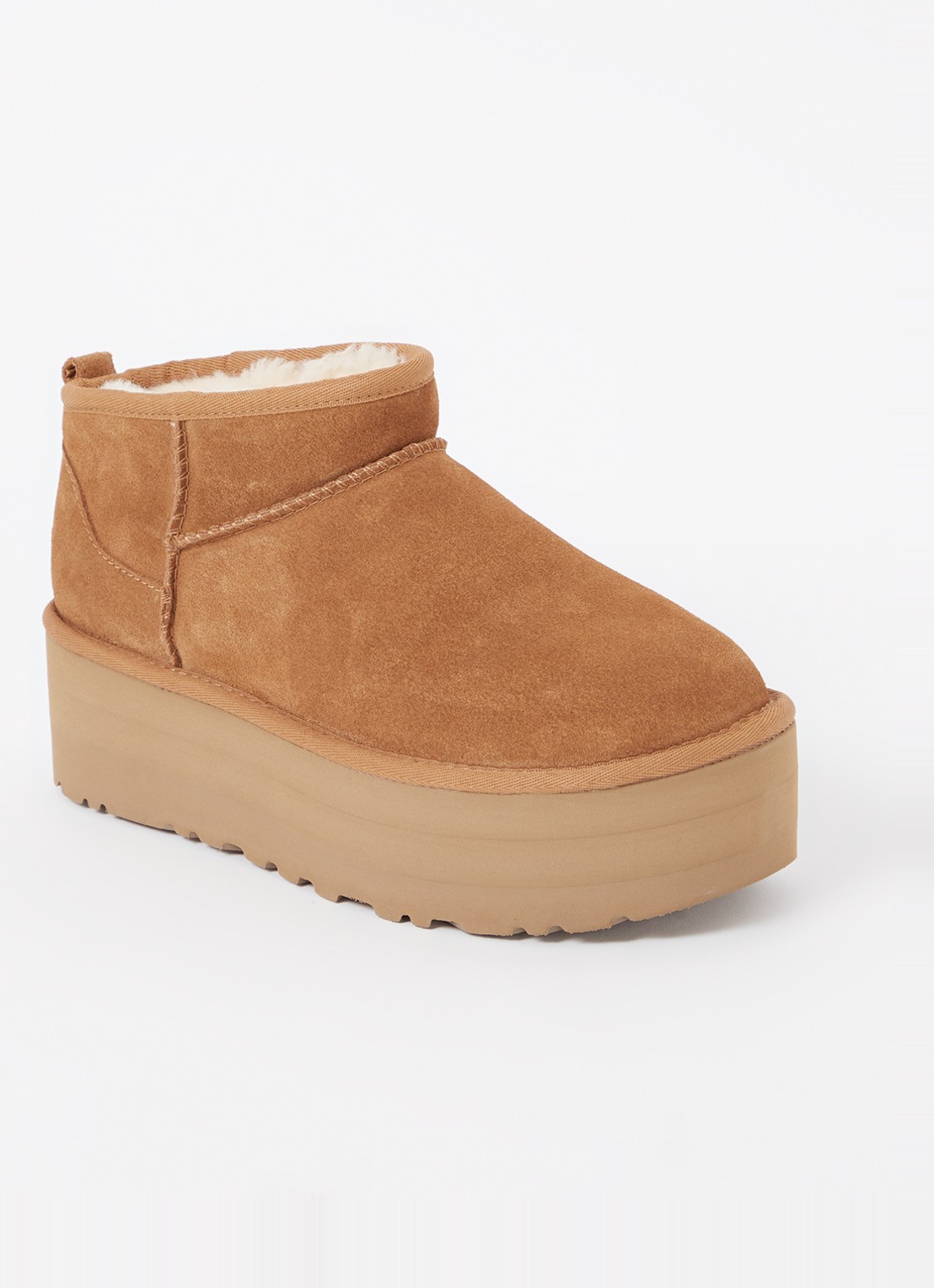 UGG Classic Ultra Mini Platform enkellaarsje van suède - voorkant camel