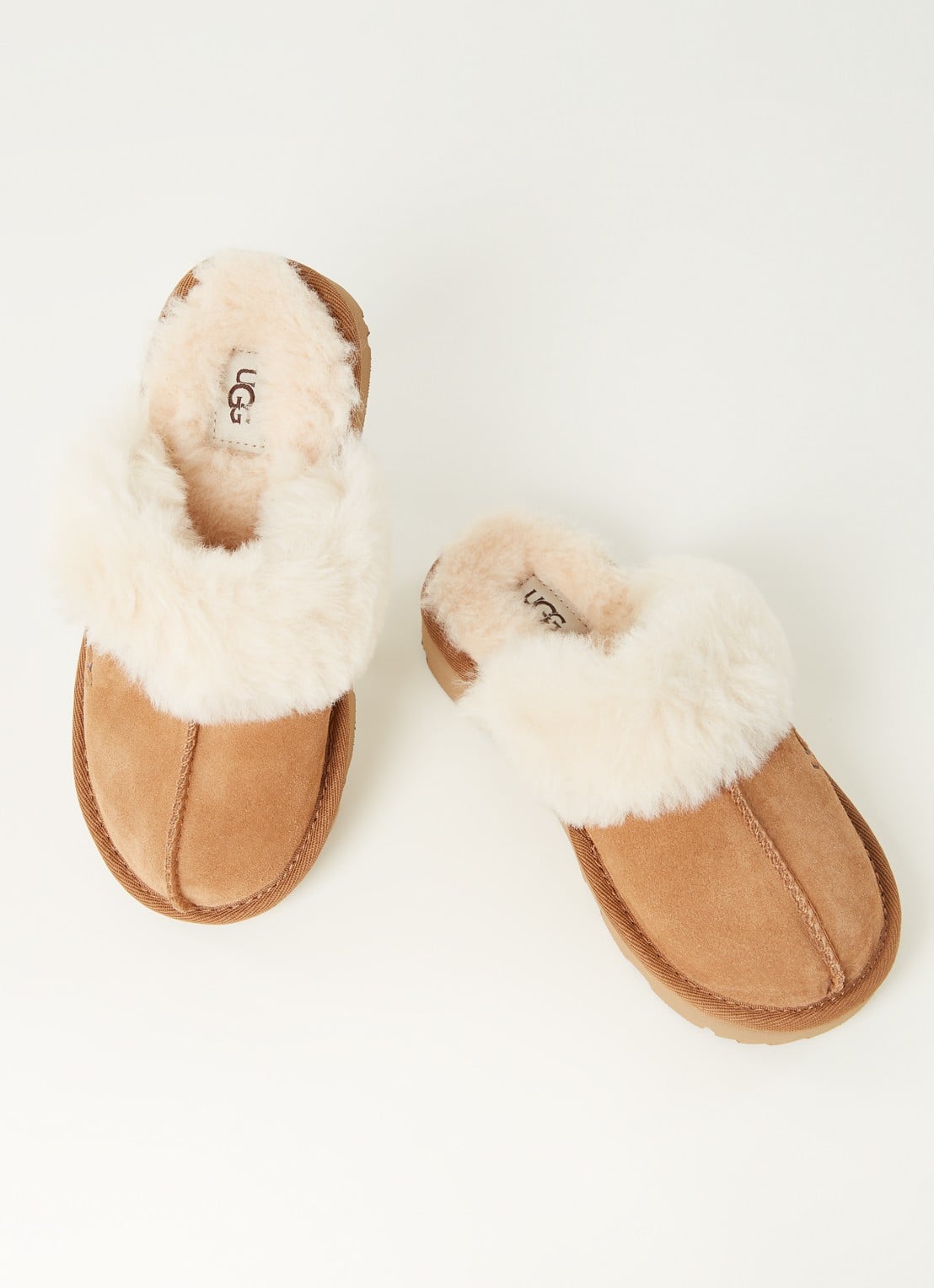 UGG Cozy II pantoffel van suède en wol - detail 3 kastanjebruin