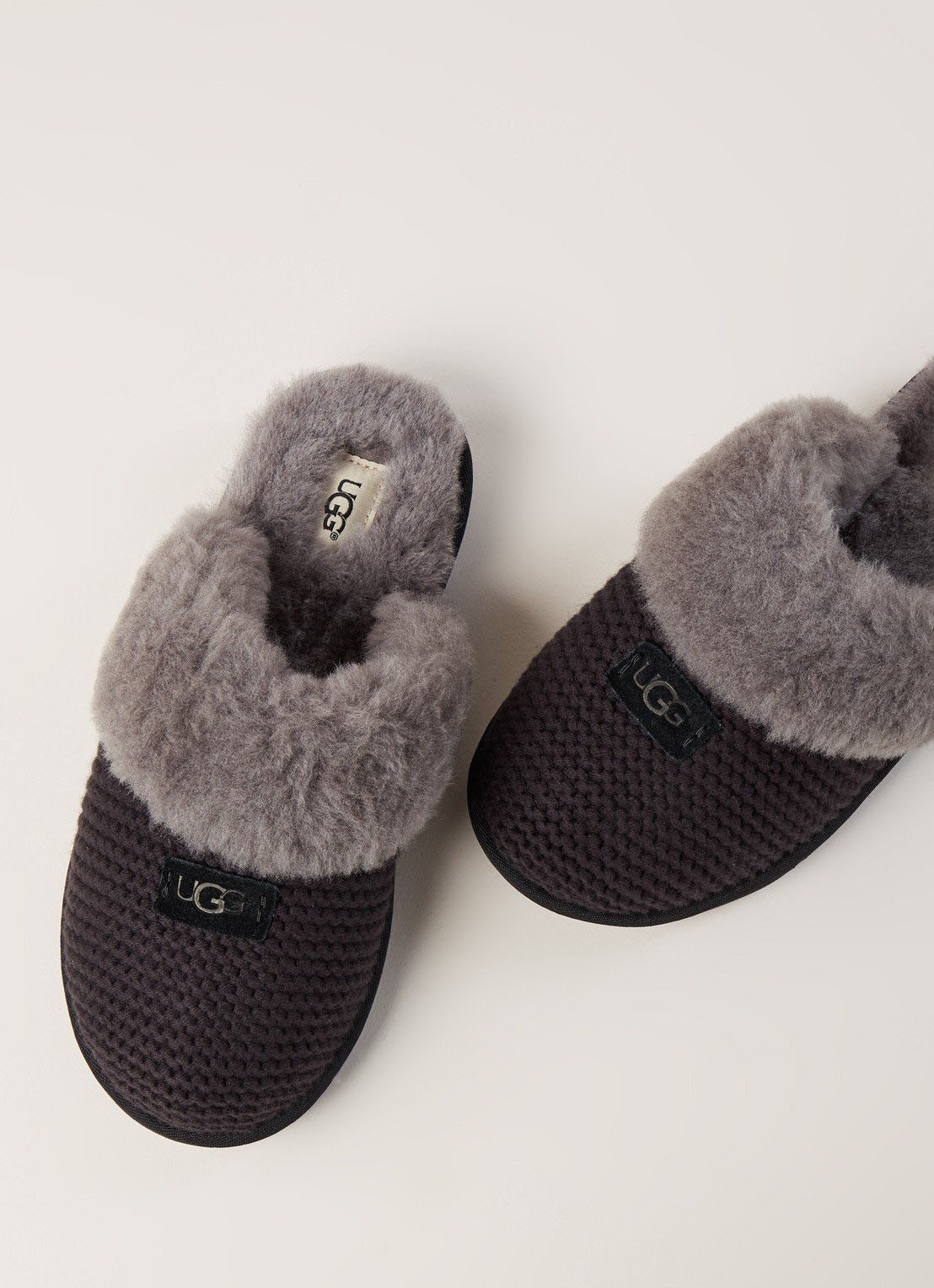 UGG Cozy Knit pantoffel met schapenvacht details - detail 4 zwart