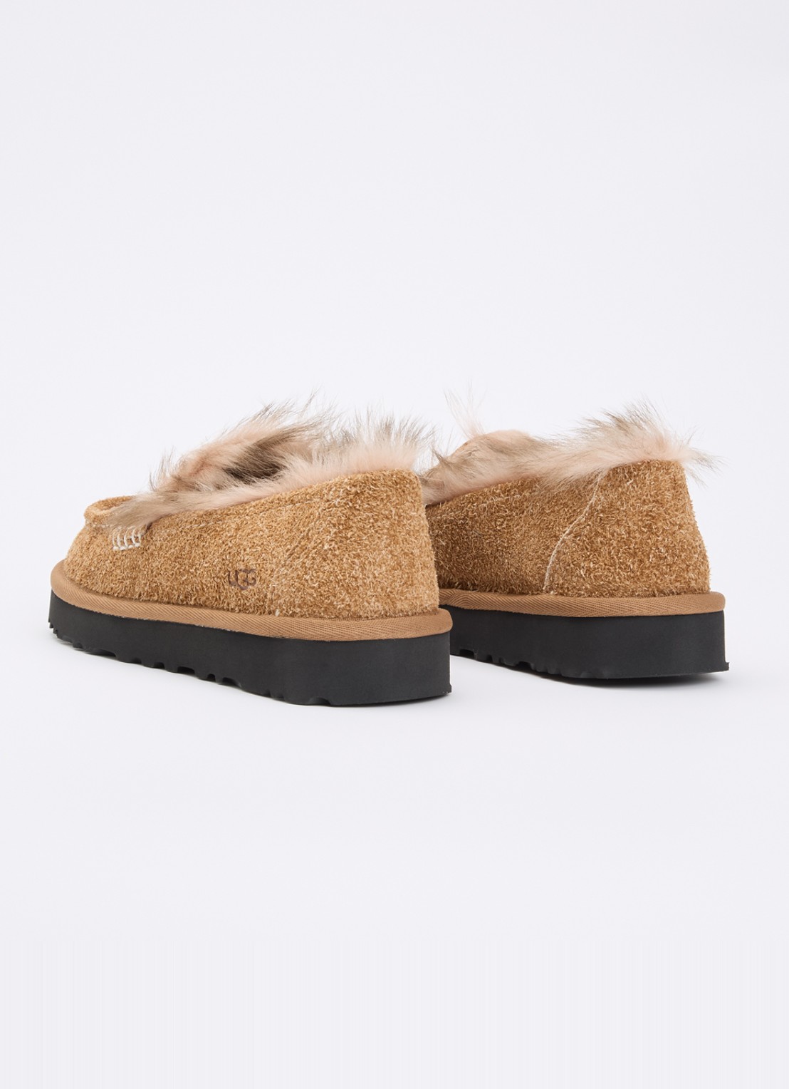 UGG Ellis loafer van suède met schapenvacht - achterkant 5 camel