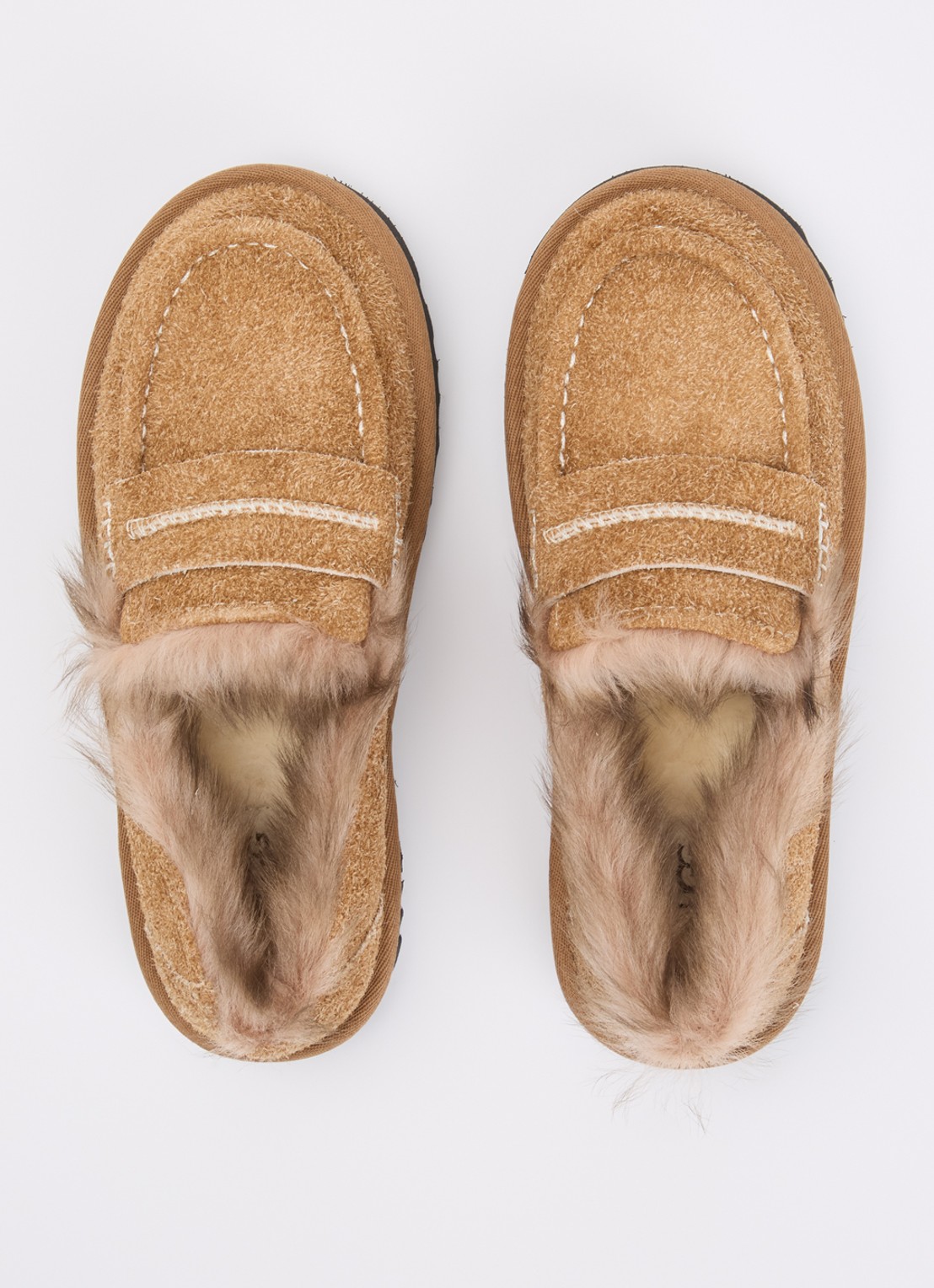 UGG Ellis loafer van suède met schapenvacht - detail 2 camel