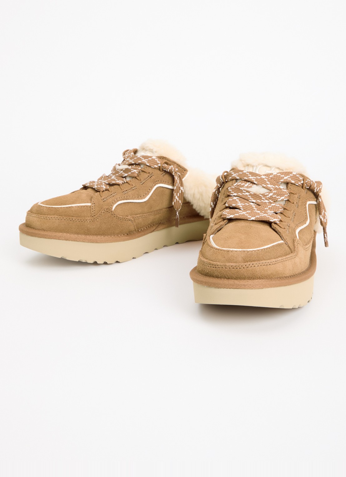 UGG Lowmel muiltje van suède - detail 2 camel