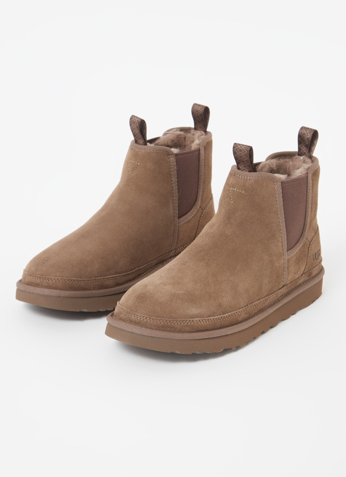 UGG Neumel chelsea boot van suède - detail donkerbruin