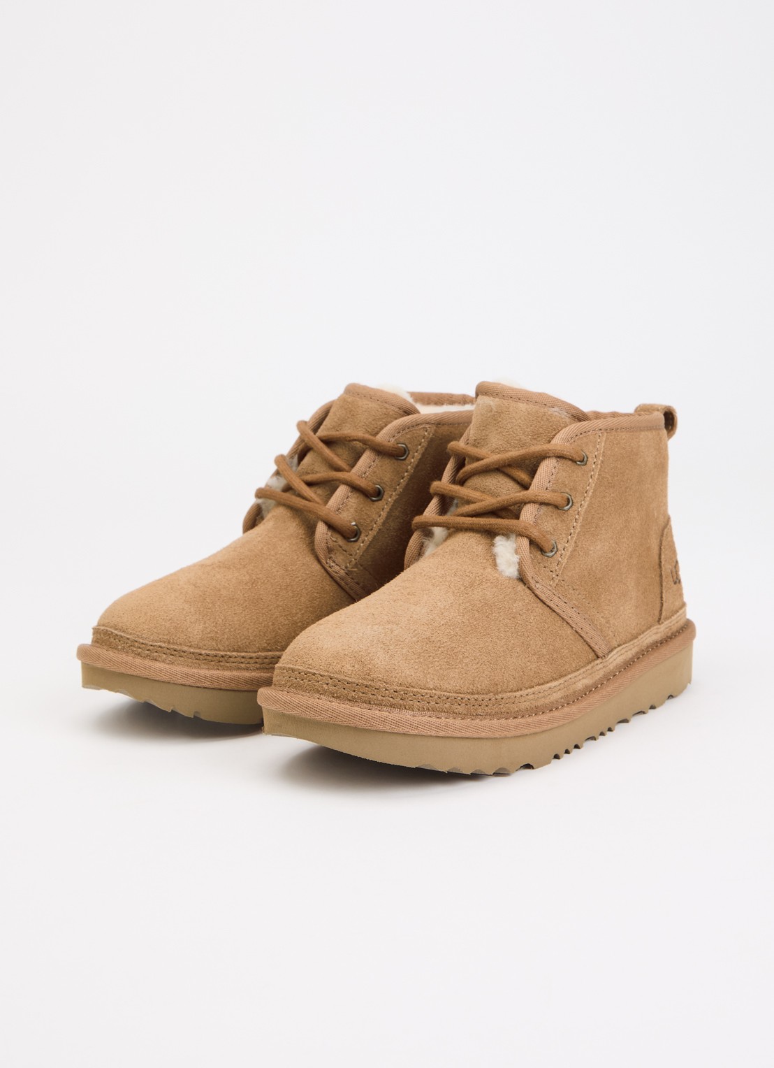 UGG Neumel II veterboot van suède  - voorkant 4 camel
