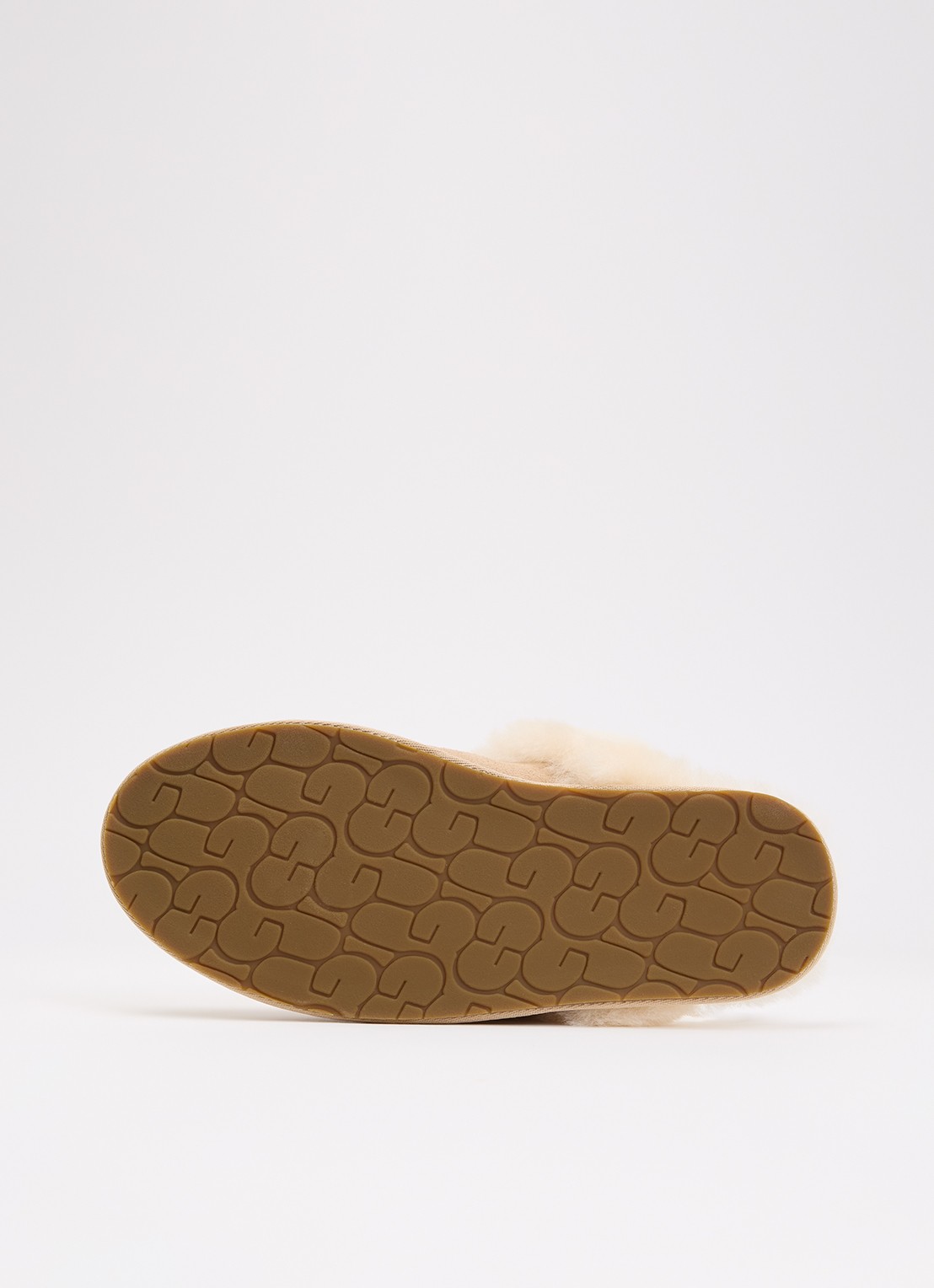 UGG Scuffette II pantoffel met schapenvacht - detail 3 zand