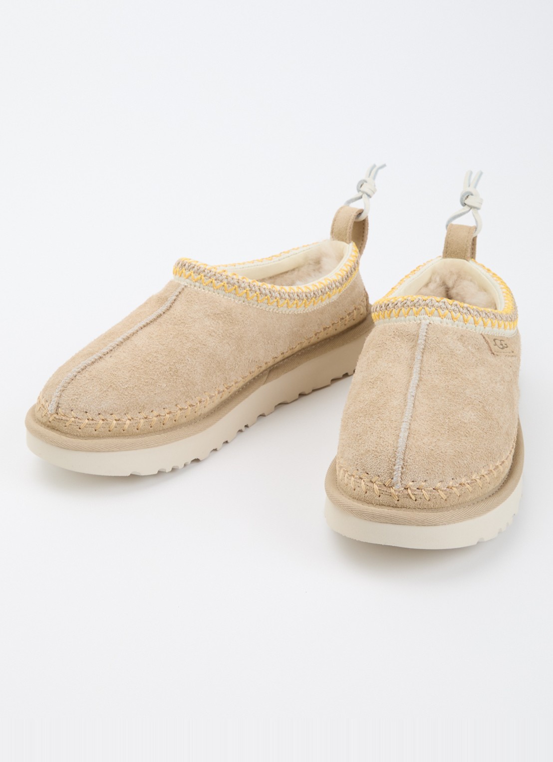 UGG Tasman Biarritz instapper van suède - detail 2 donkerbeige