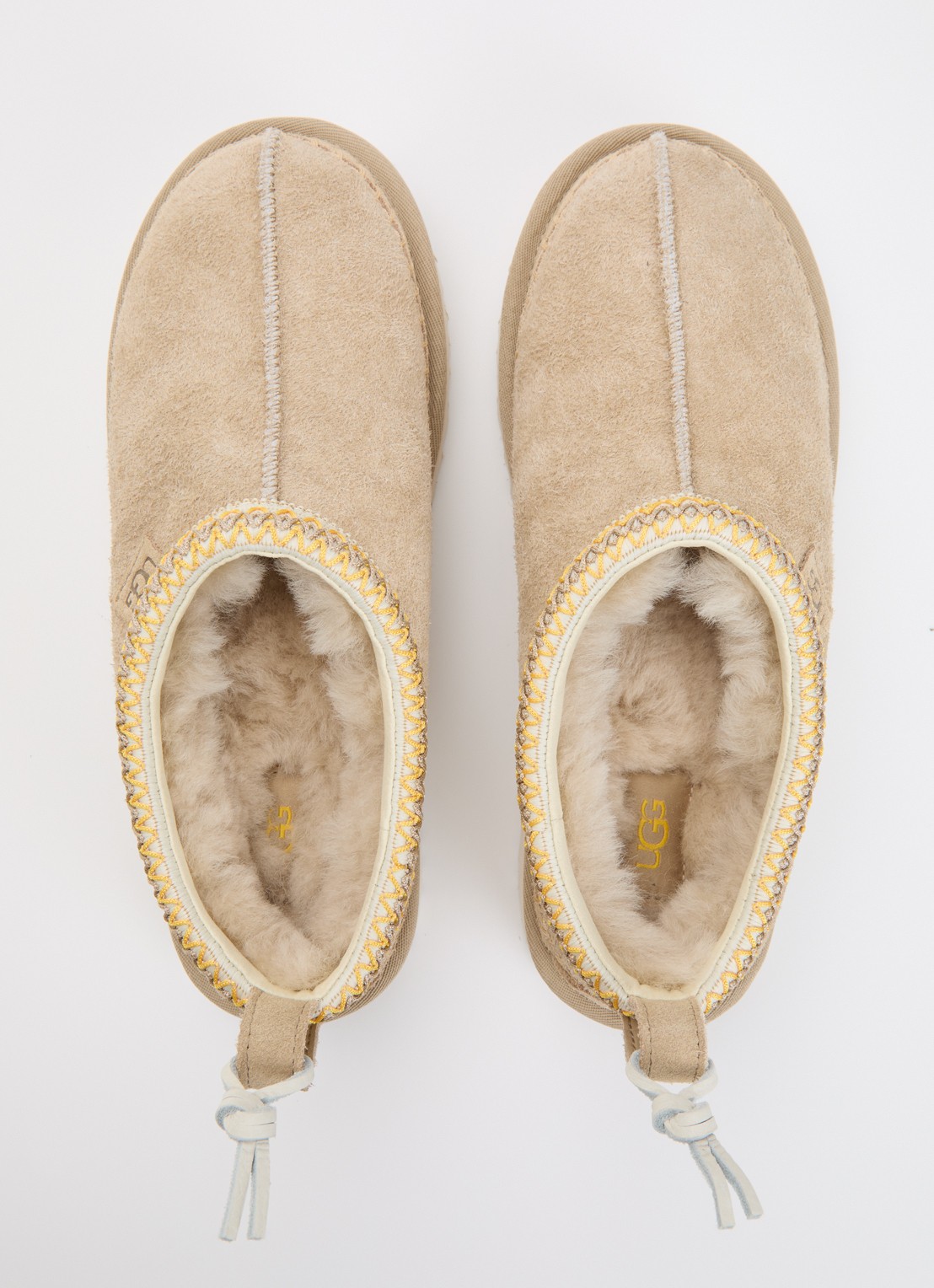 UGG Tasman Biarritz instapper van suède - detail 3 donkerbeige