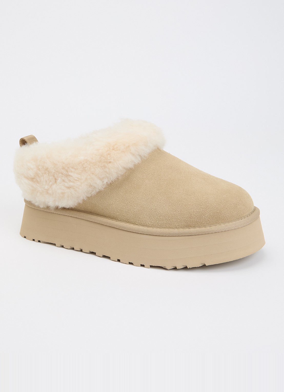 UGG Tazzelle instapper van suède met plateauzool - voorkant beige