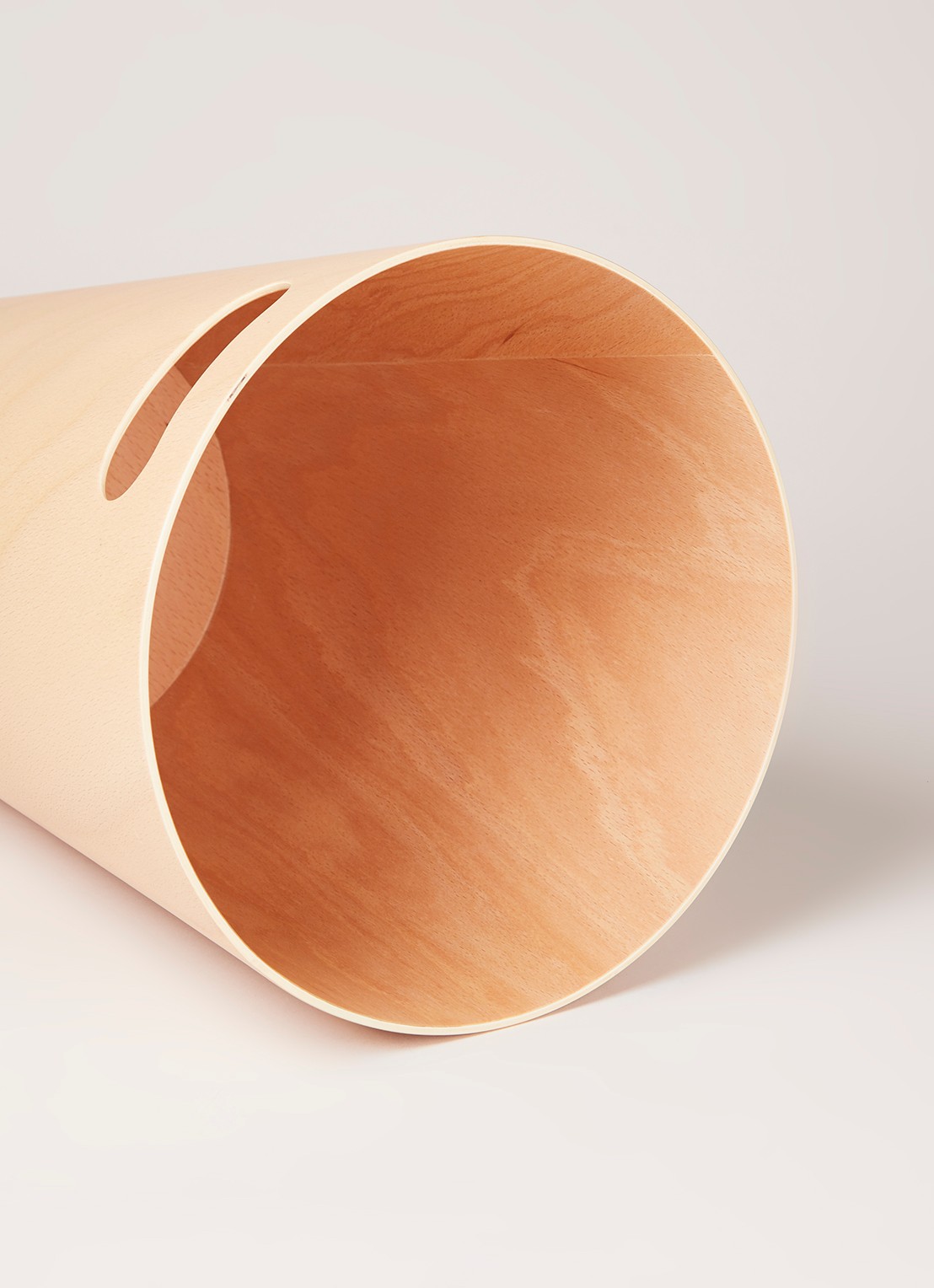 Umbra Woodrow prullenbak 7,5 liter - detail 3 beige