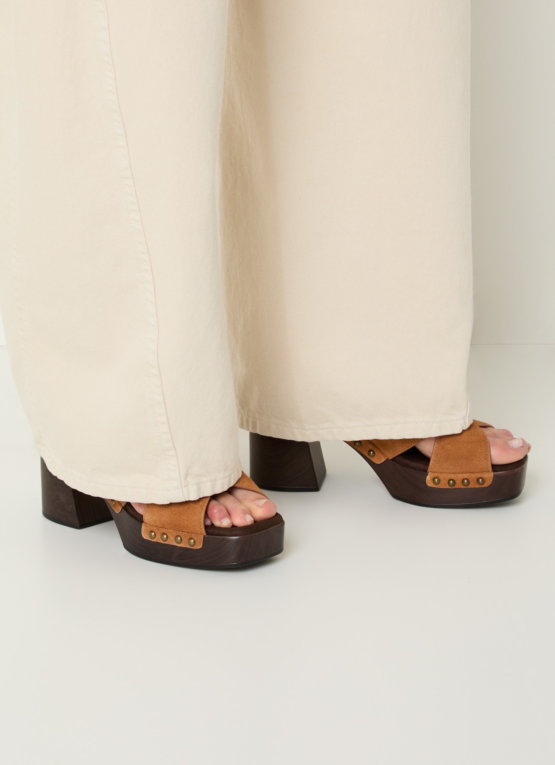 Unisa Obra sandalette van suède - voorkant 2 camel