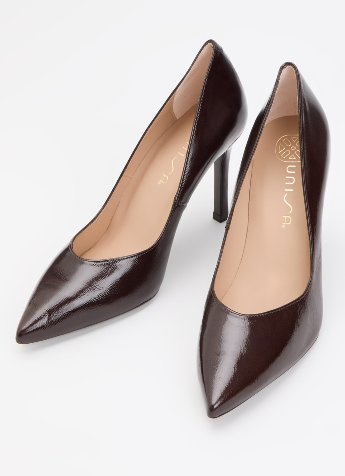 Unisa Teresa pump van leer met lakfinish - detail donkerbruin