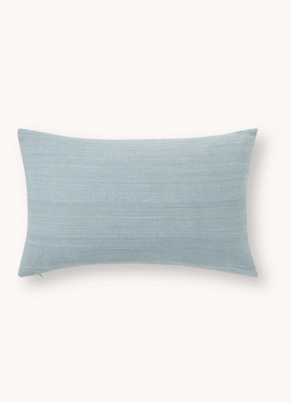 Urban Nature Culture Eri Silk sierkussen 50 x 30 cm - voorkant blauwgrijs