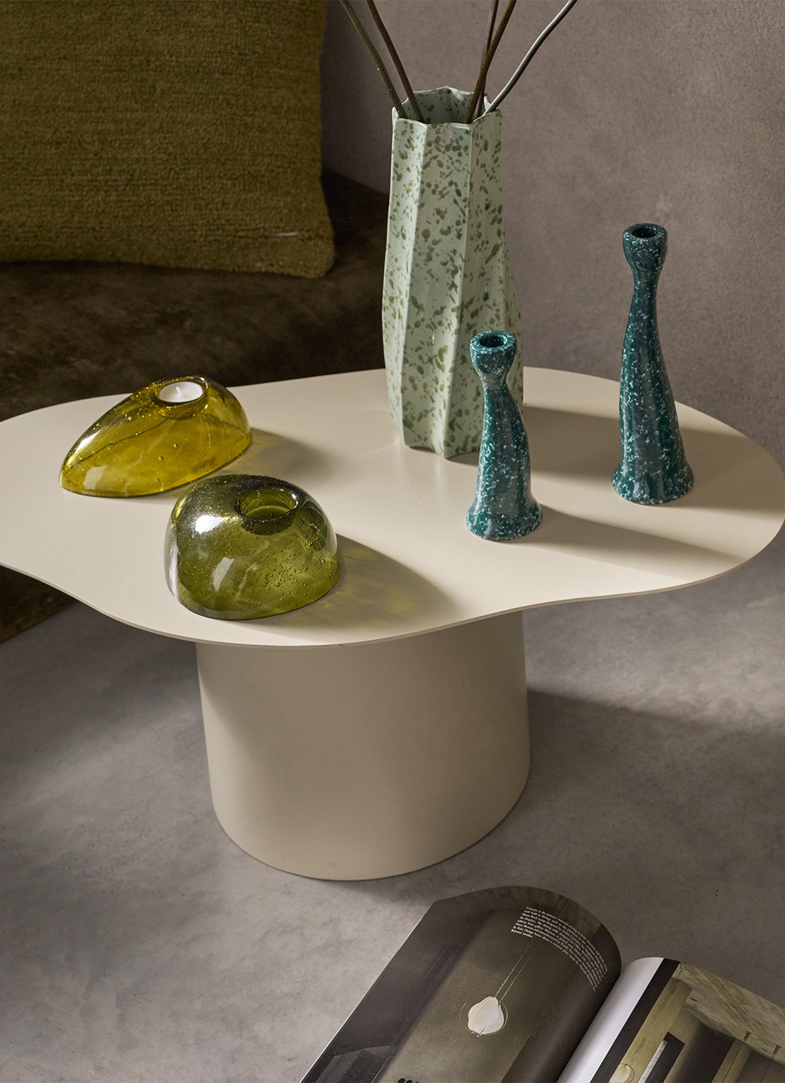 Urban Nature Culture Grace kandelaar 24,5 cm - detail 2 groen