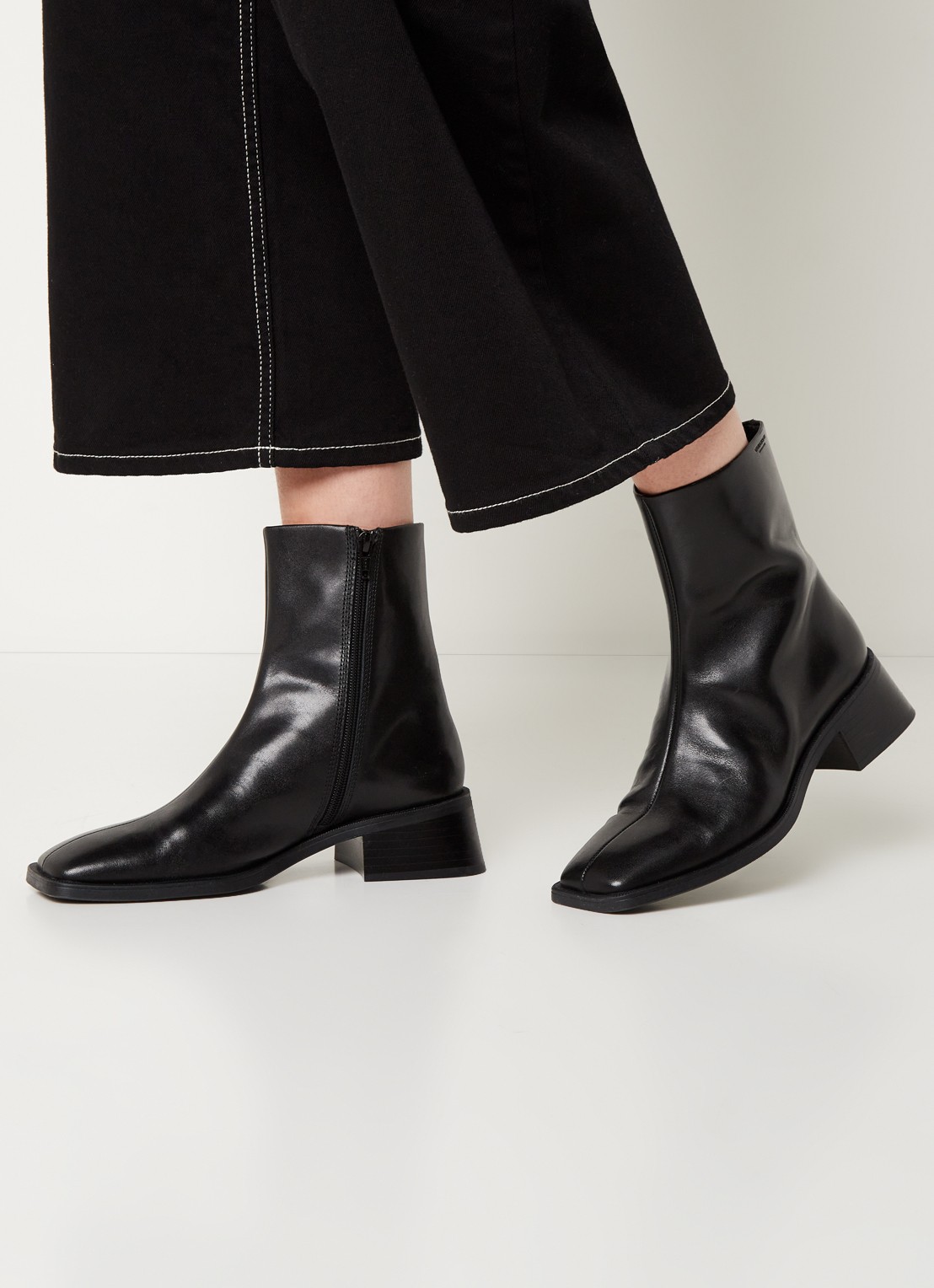 Vagabond Shoemakers Blanca enkellaarsje van leer - voorkant 5 zwart