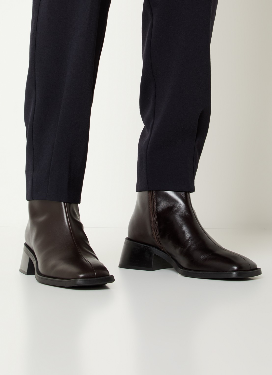 Vagabond Shoemakers Blanca enkellaarsje van leer - voorkant 5 donkerbruin
