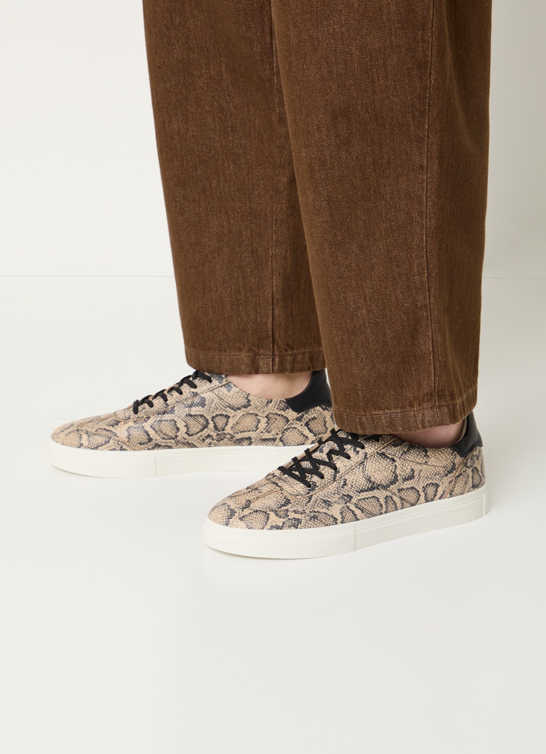 Vagabond Shoemakers Cody sneaker van geitenleer met slangenprint - voorkant 6 beige