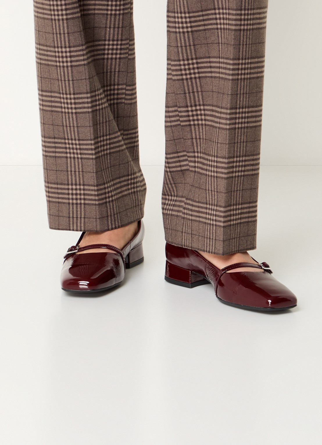 Vagabond Shoemakers Debbi pump van lakleer - voorkant 2 bordeauxrood