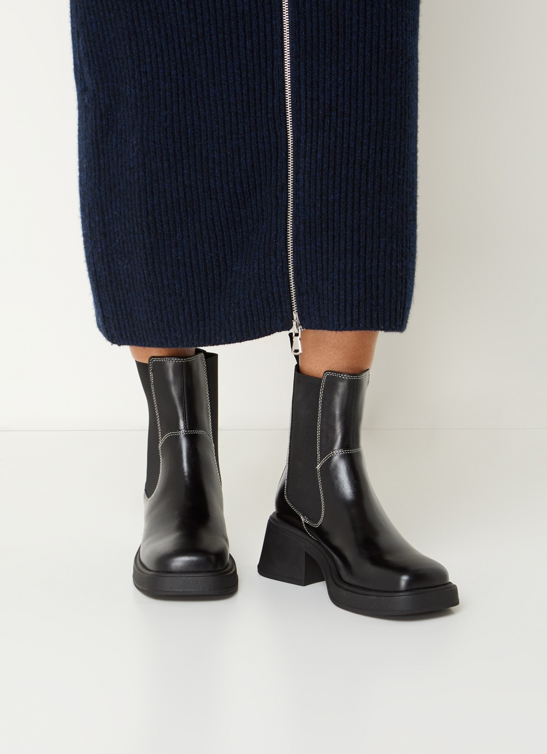 Vagabond Shoemakers Dorah chelsea boot van leer - voorkant 5 zwart