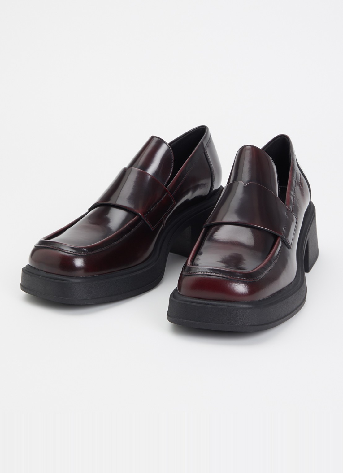 Vagabond Shoemakers Dorah loafer van lakleer - detail 2 bordeauxrood