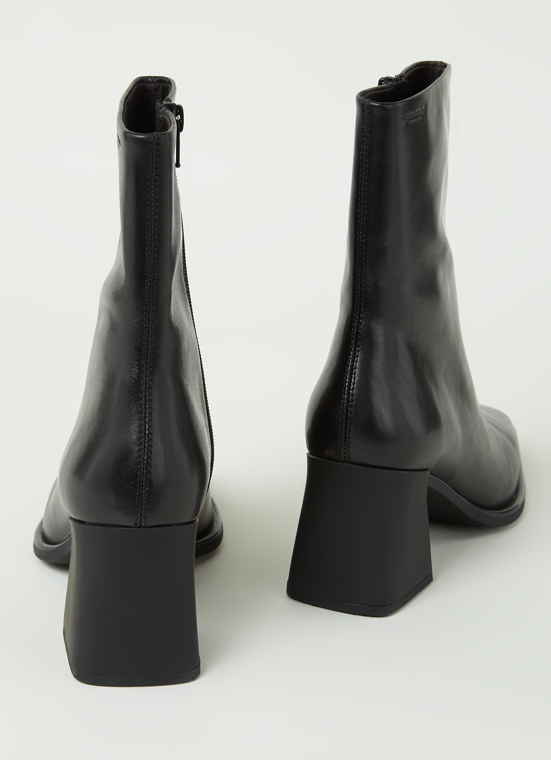 Vagabond Shoemakers Hedda enkellaarsje van leer - detail zwart