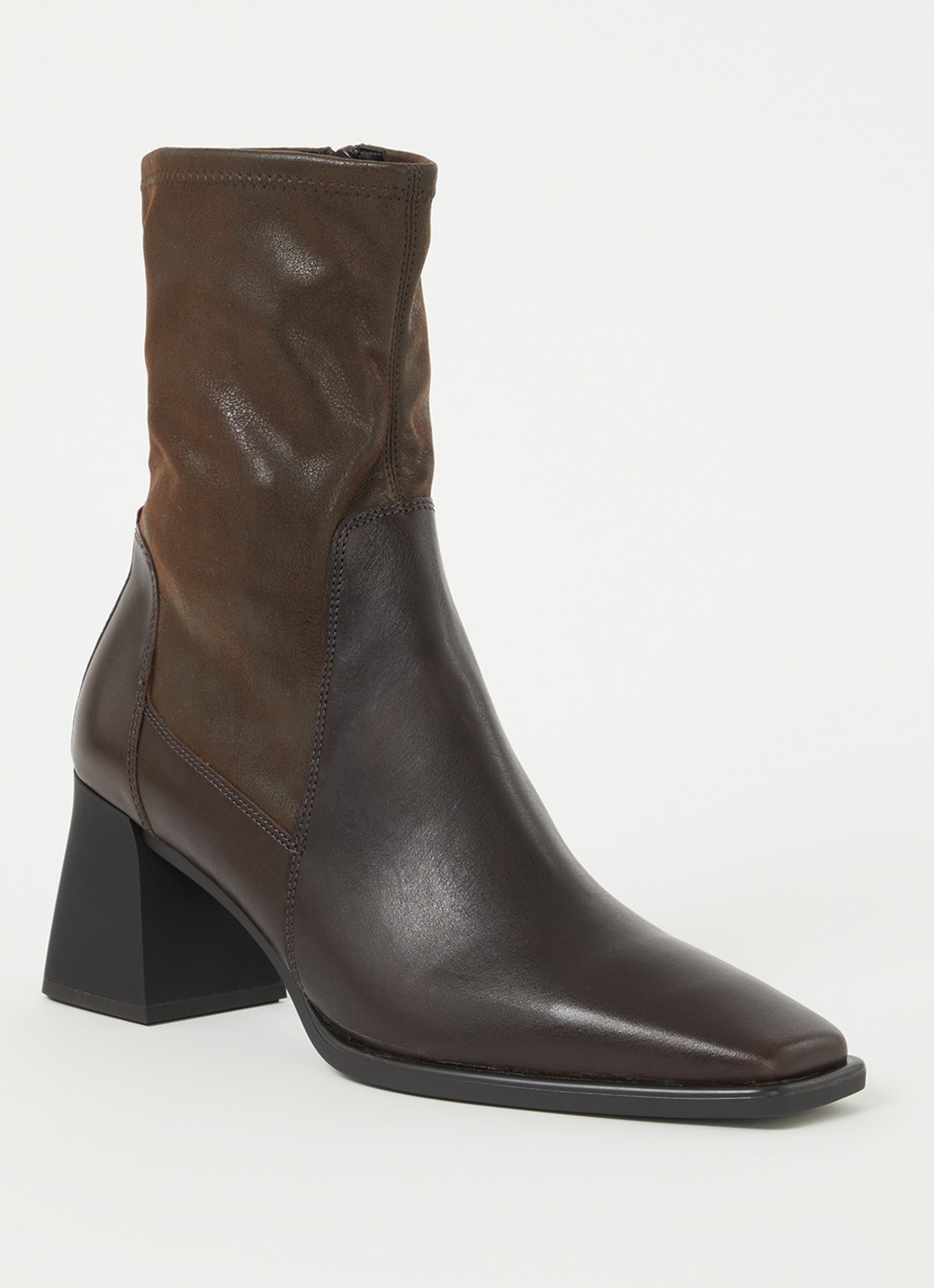 Vagabond Shoemakers Hedda enkellaarsje van leer - voorkant 4 donkerbruin