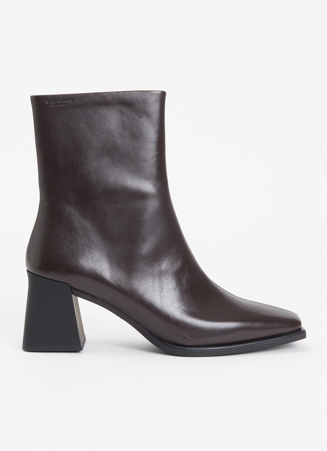 Vagabond Shoemakers Hedda enkellaarsje van leer - voorkant 2 chocoladebruin