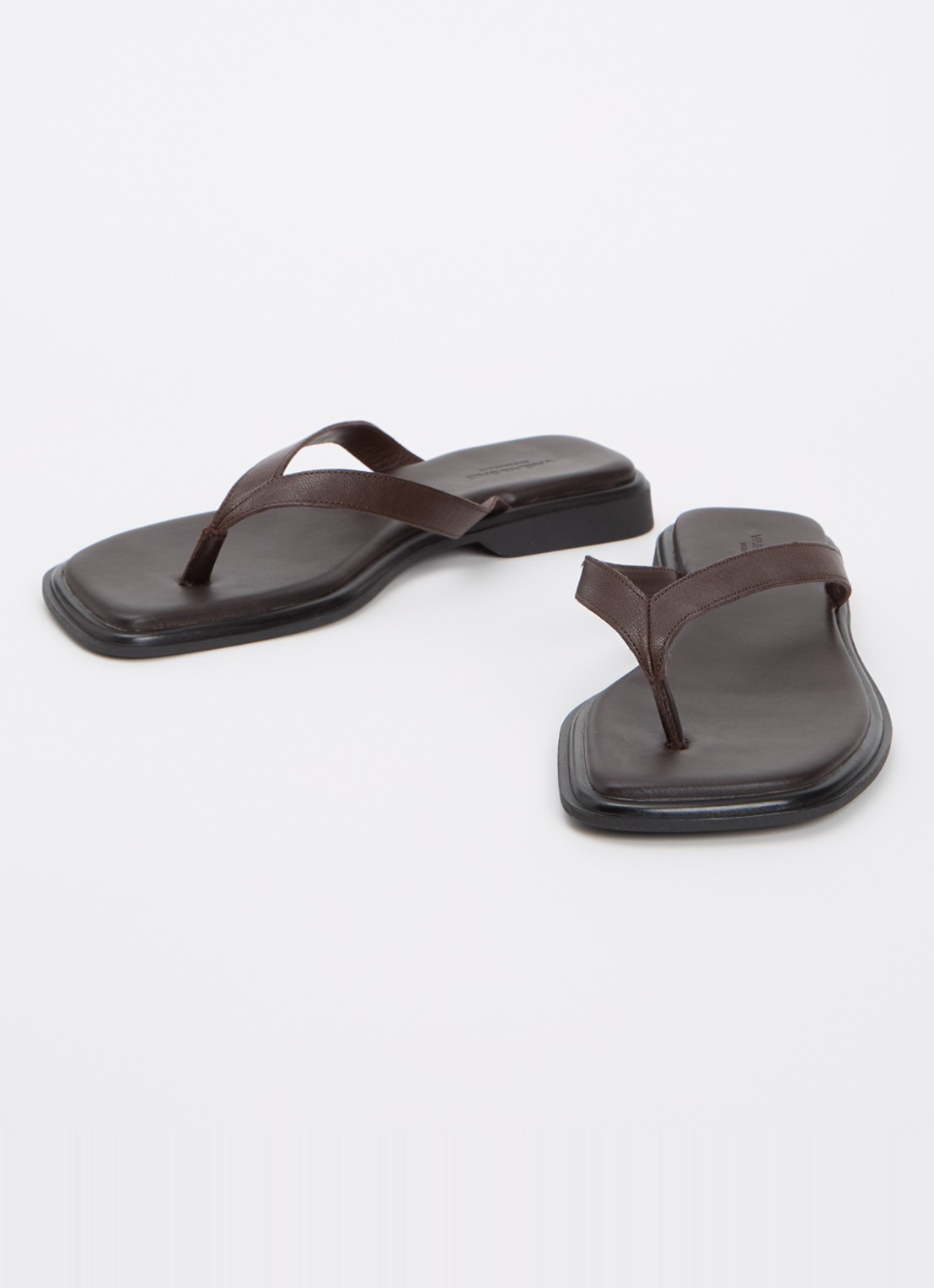 Vagabond Shoemakers Izzy slipper van leer - detail 2 donkerbruin