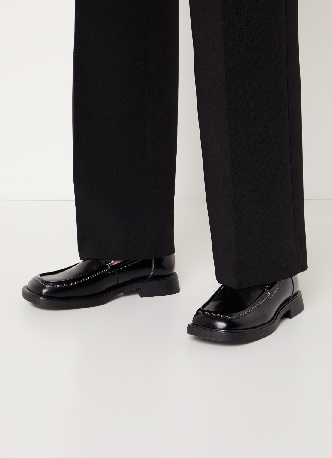 Vagabond Shoemakers Jaclyn loafer van lakleer - voorkant 2 zwart