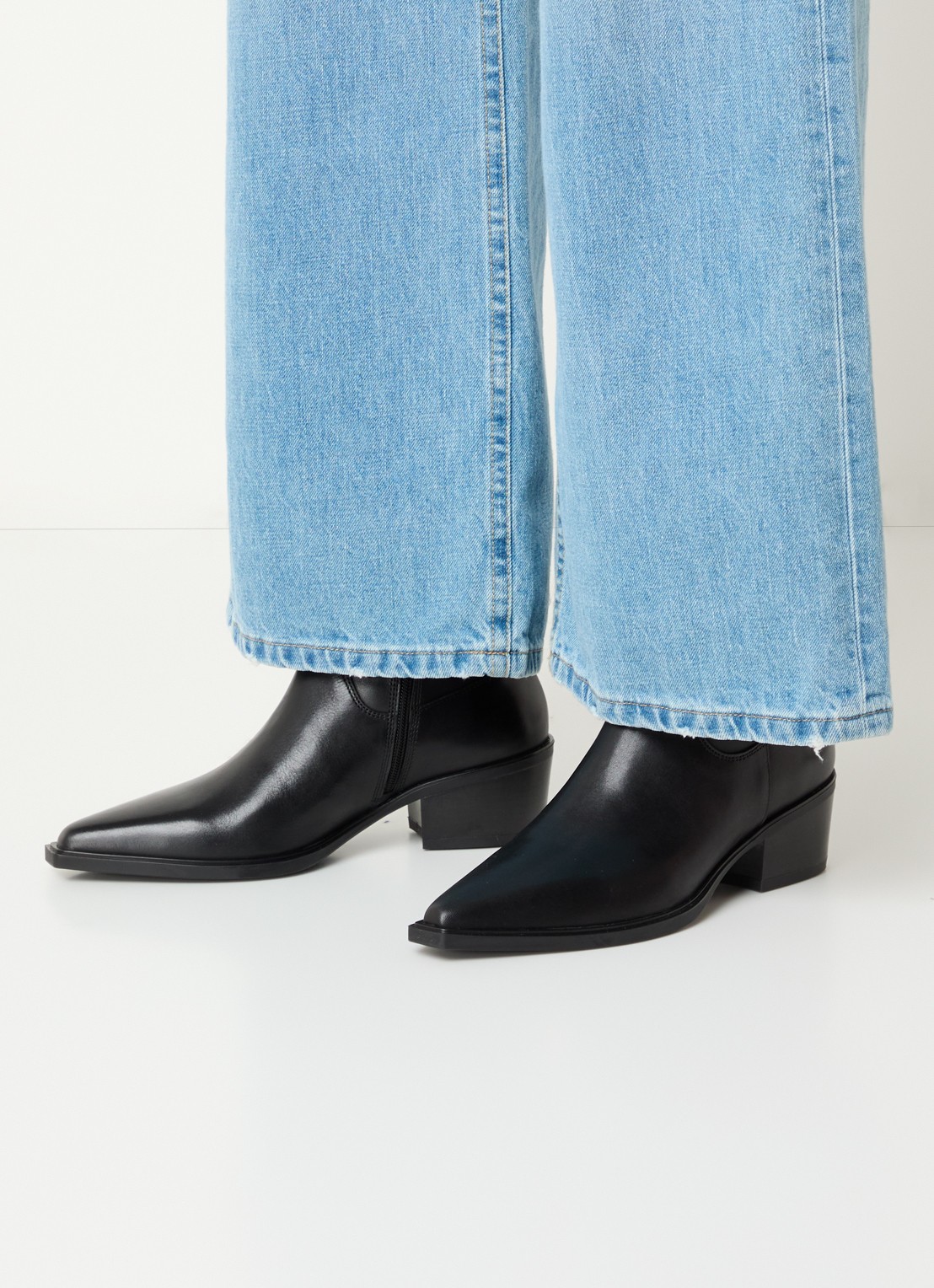 Vagabond Shoemakers Kelsey enkellaarsje van leer - voorkant 3 zwart