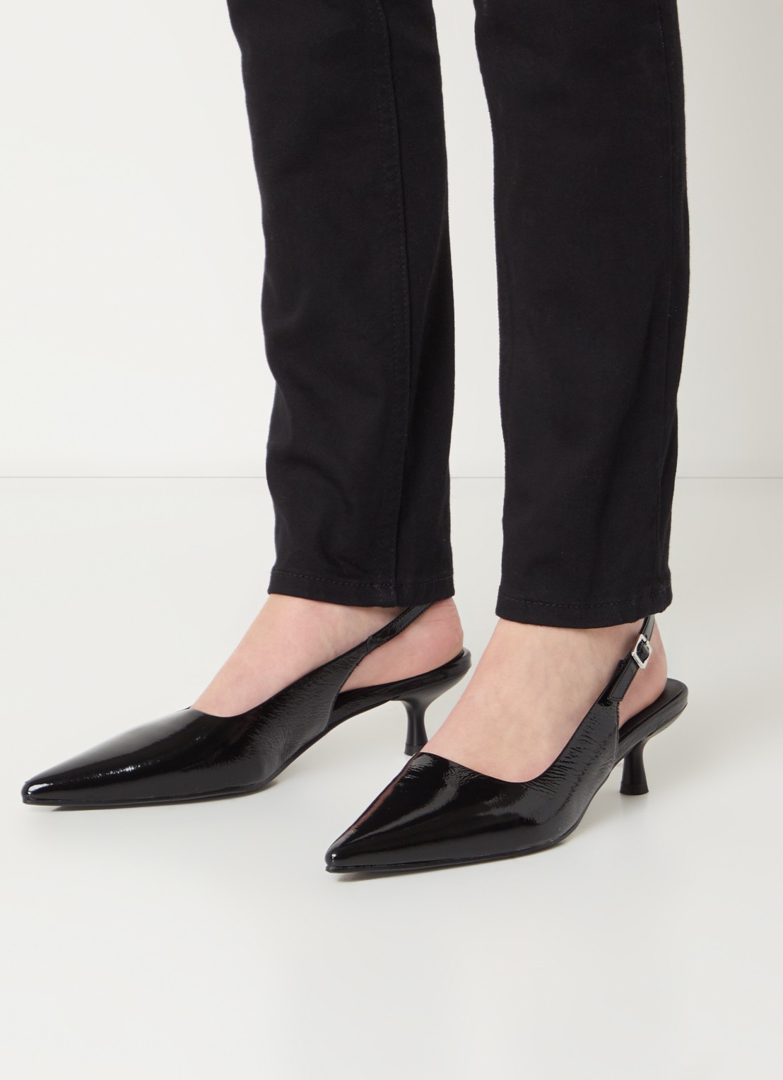 Vagabond Shoemakers Lykke slingback van lakleer - voorkant 2 zwart