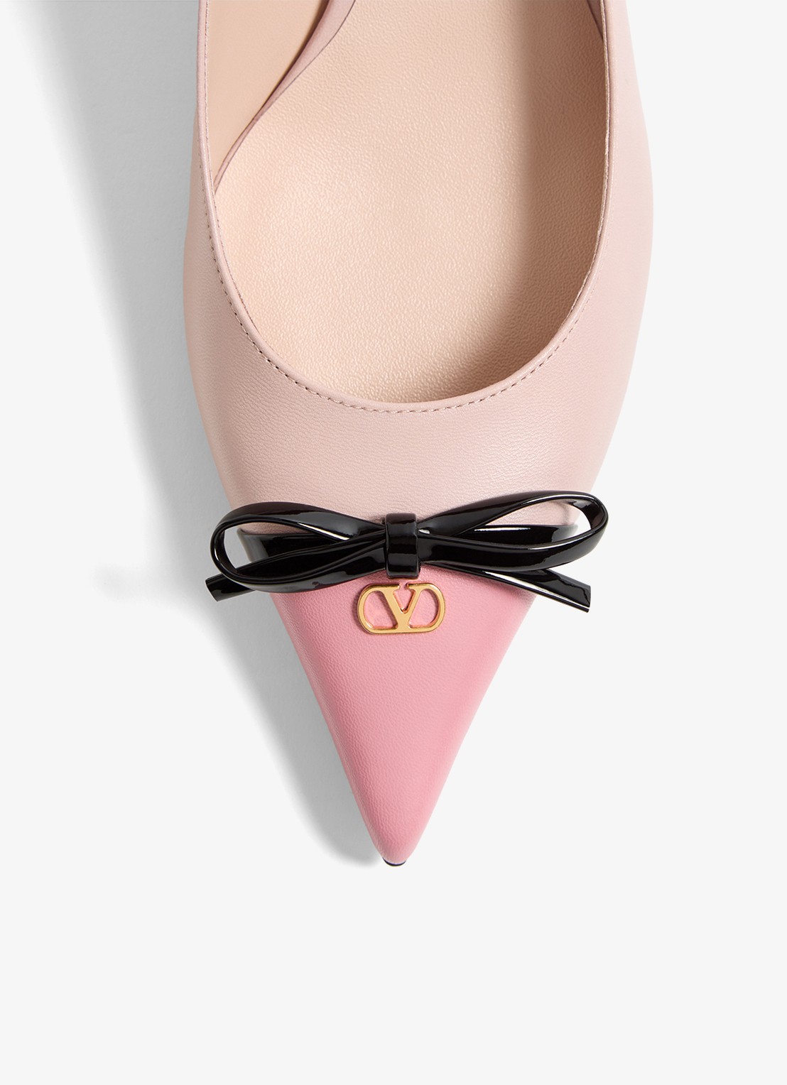 Valentino Garavani Bepointy pump van geitenleer met strikdetail - detail 2 oudroze