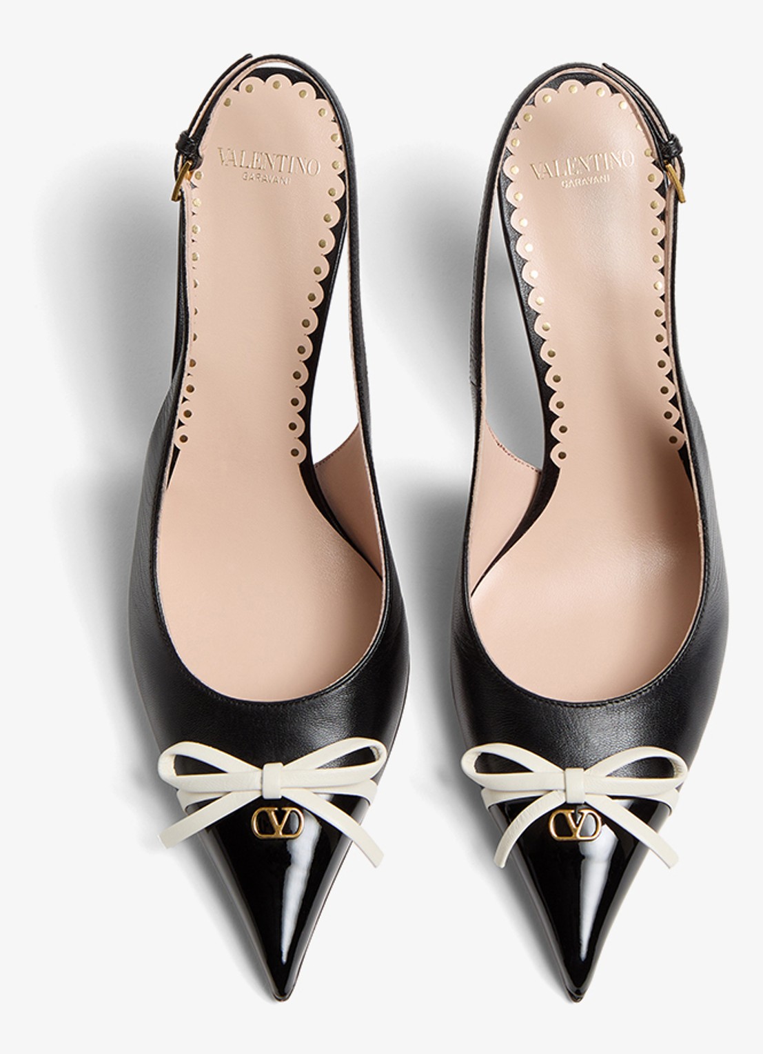 Valentino Garavani Bepointy slingback van leer met lakfinish - detail 5 zwart