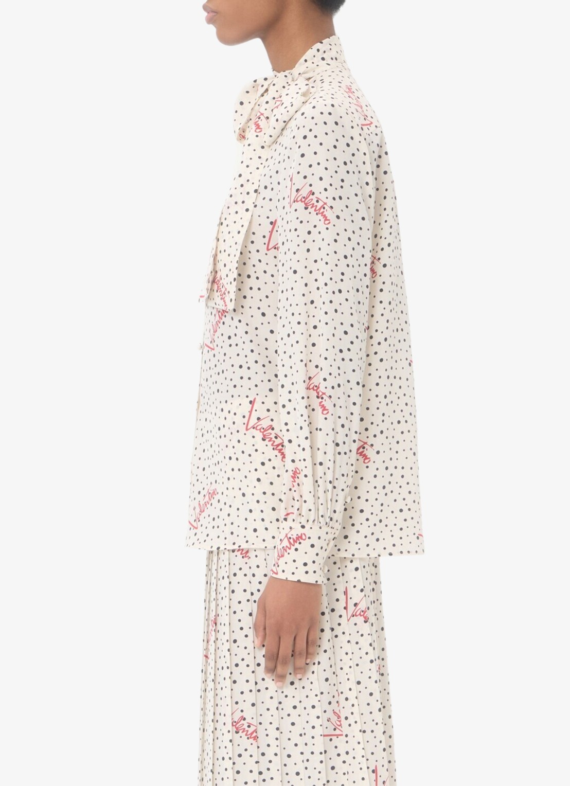 Valentino Garavani Blouse van zijde met logoprint en strikkraag - detail 5 creme